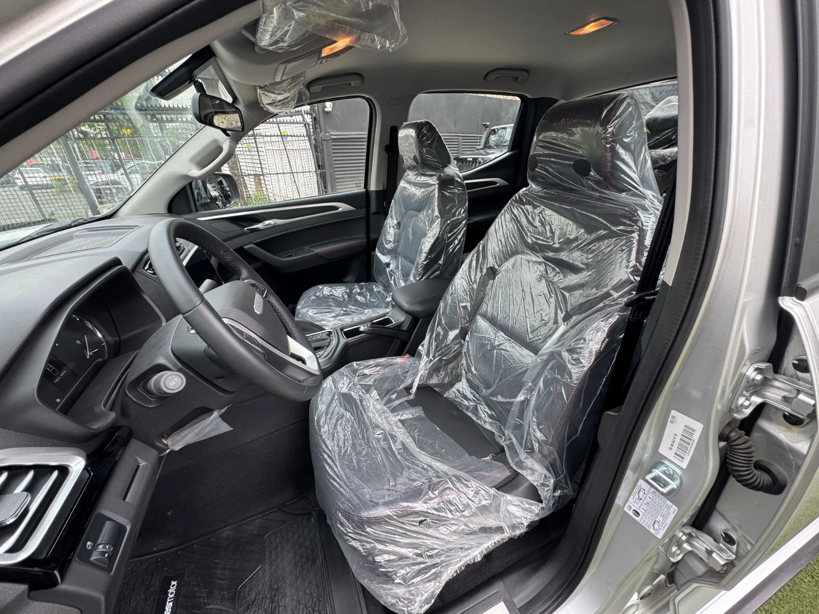 Maxus T60 — foto 16 de 20