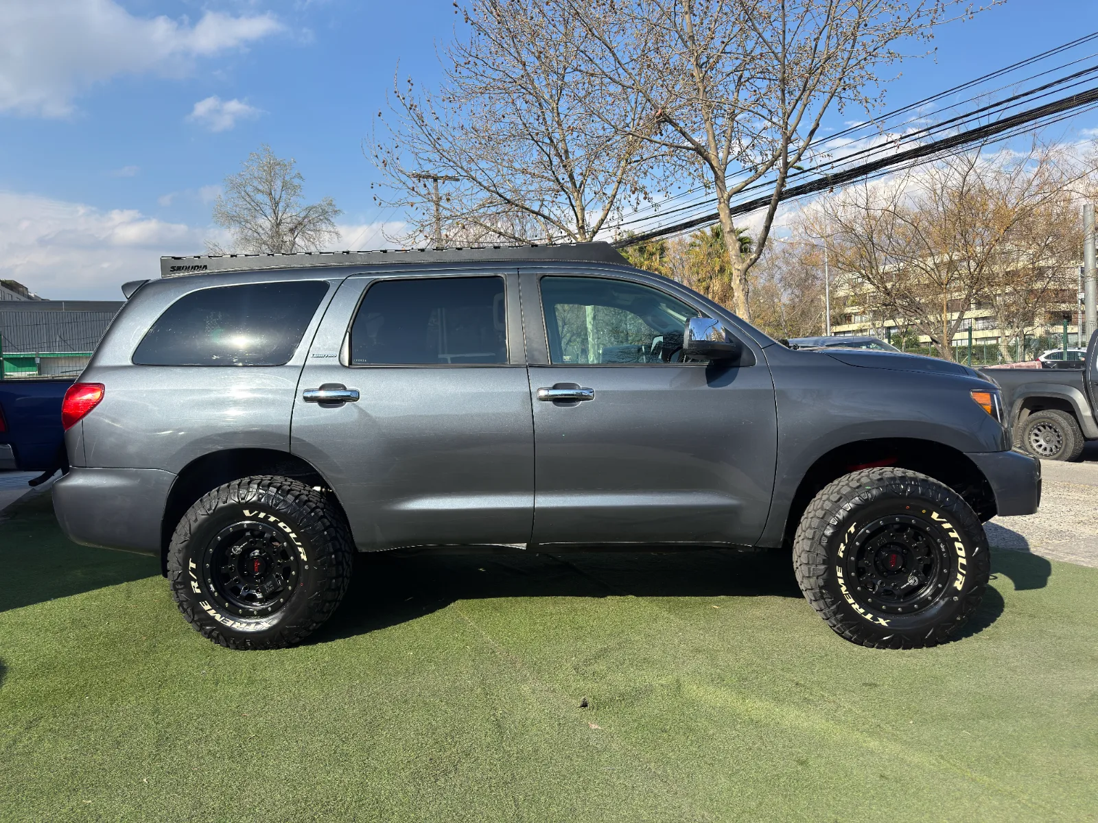 Toyota Sequoia — foto 5 de 17