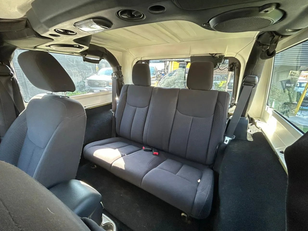 Jeep Wrangler Sport — foto 15 de 16