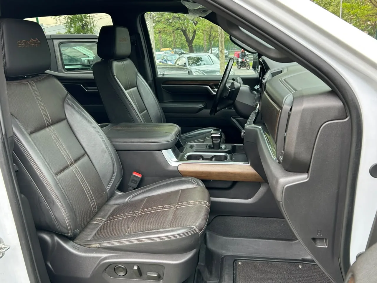 Chevrolet Silverado High Country Duramax Iva Incluido — foto 15 de 18