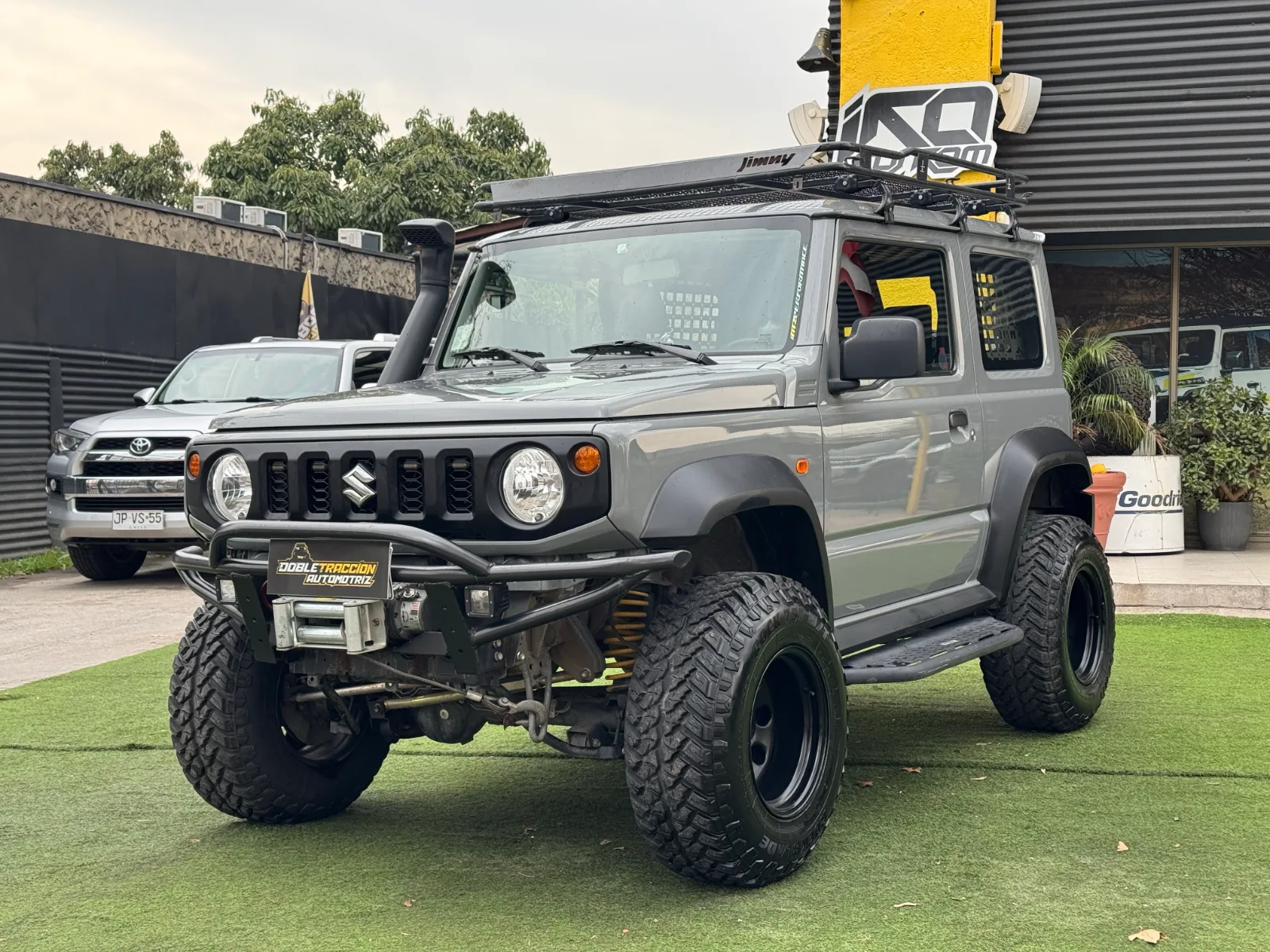 Suzuki Jimny — foto 3 de 15