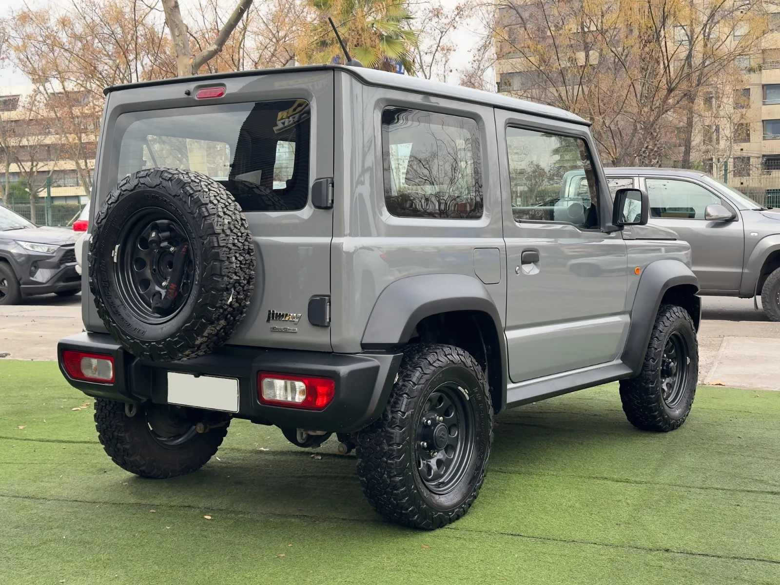 Suzuki Jimny — foto 8 de 15