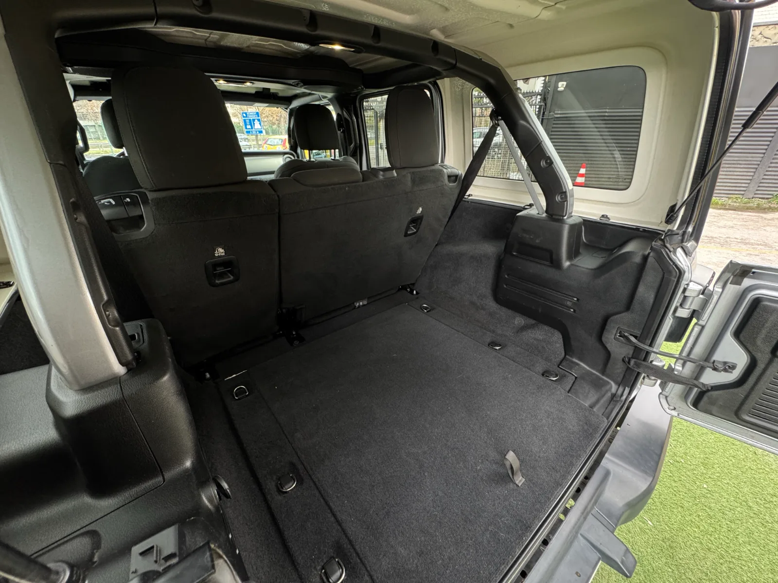 Jeep Wrangler Jlu Sport — foto 19 de 20