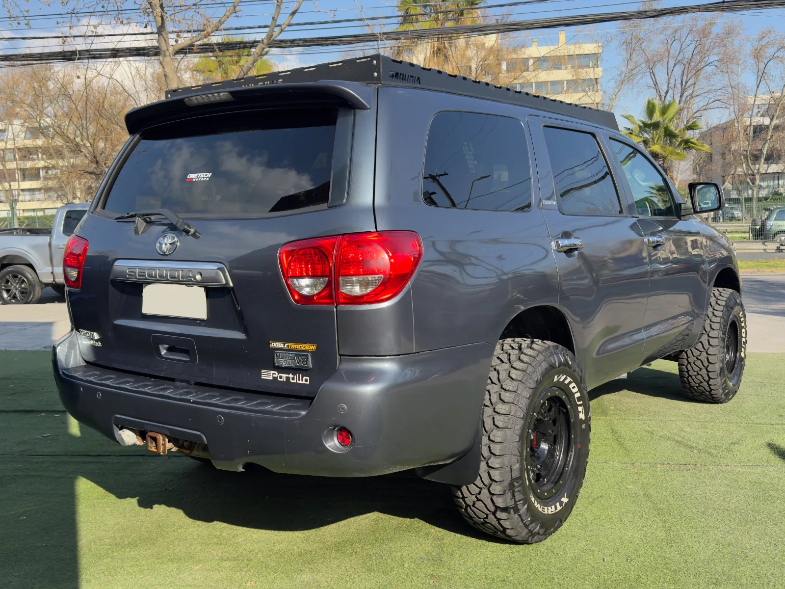 Toyota Sequoia — foto 6 de 17