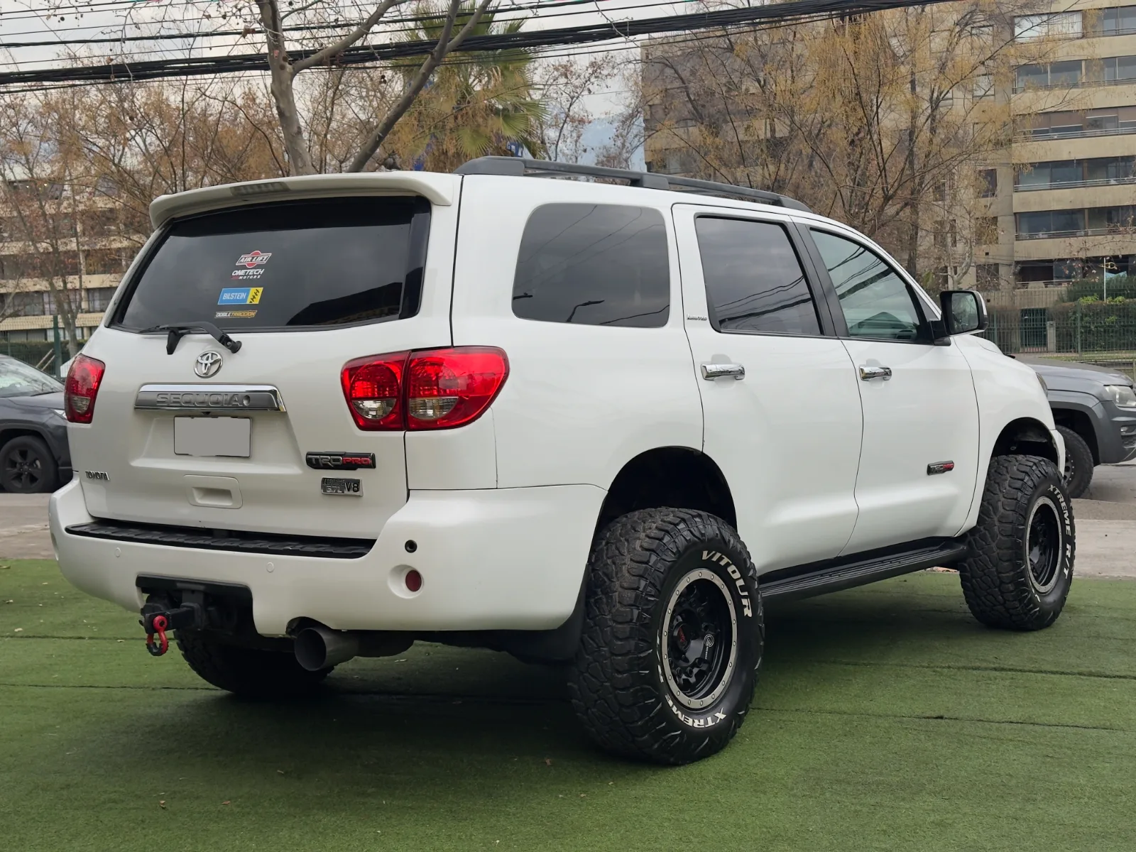 Toyota Sequoia — foto 10 de 17