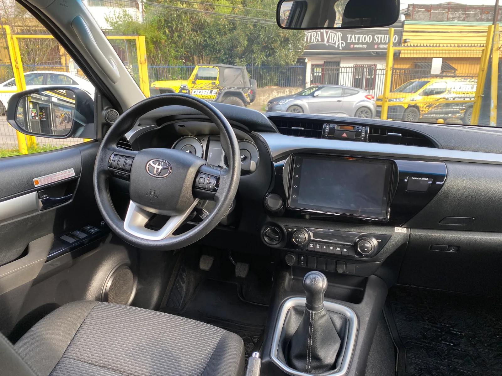 Toyota Hilux — foto 18 de 19