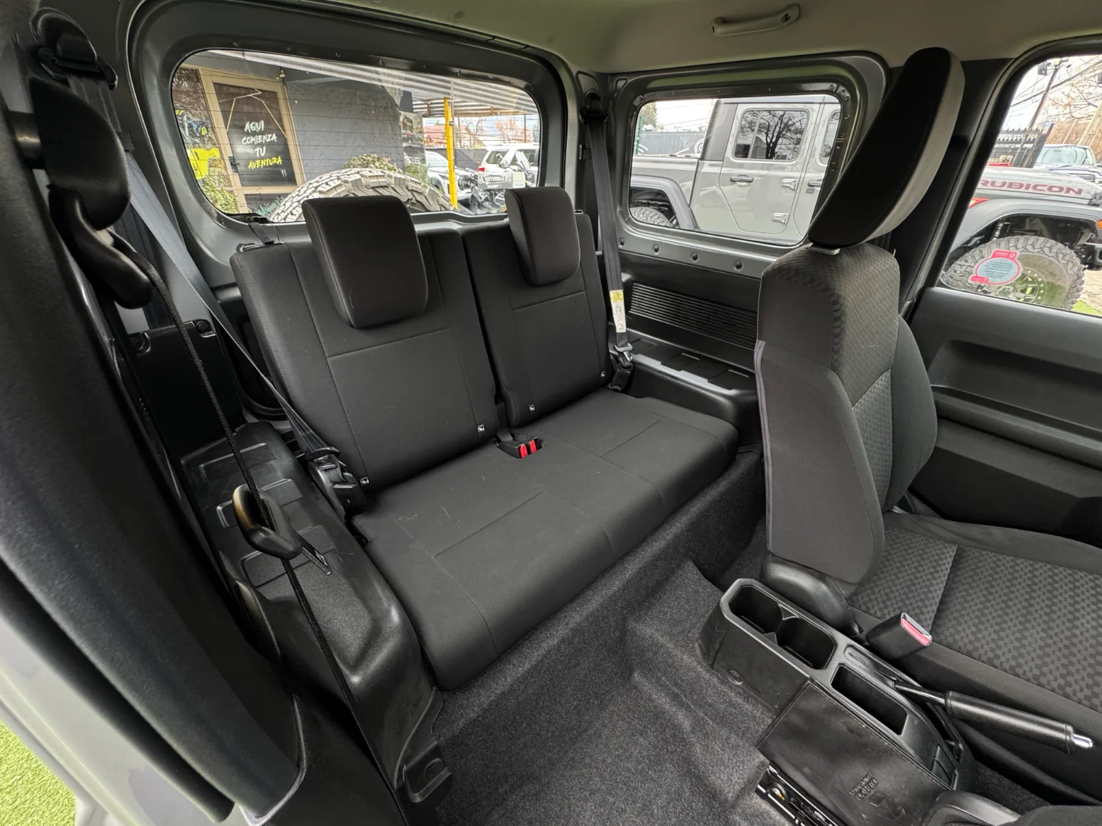 Suzuki Jimny — foto 15 de 15