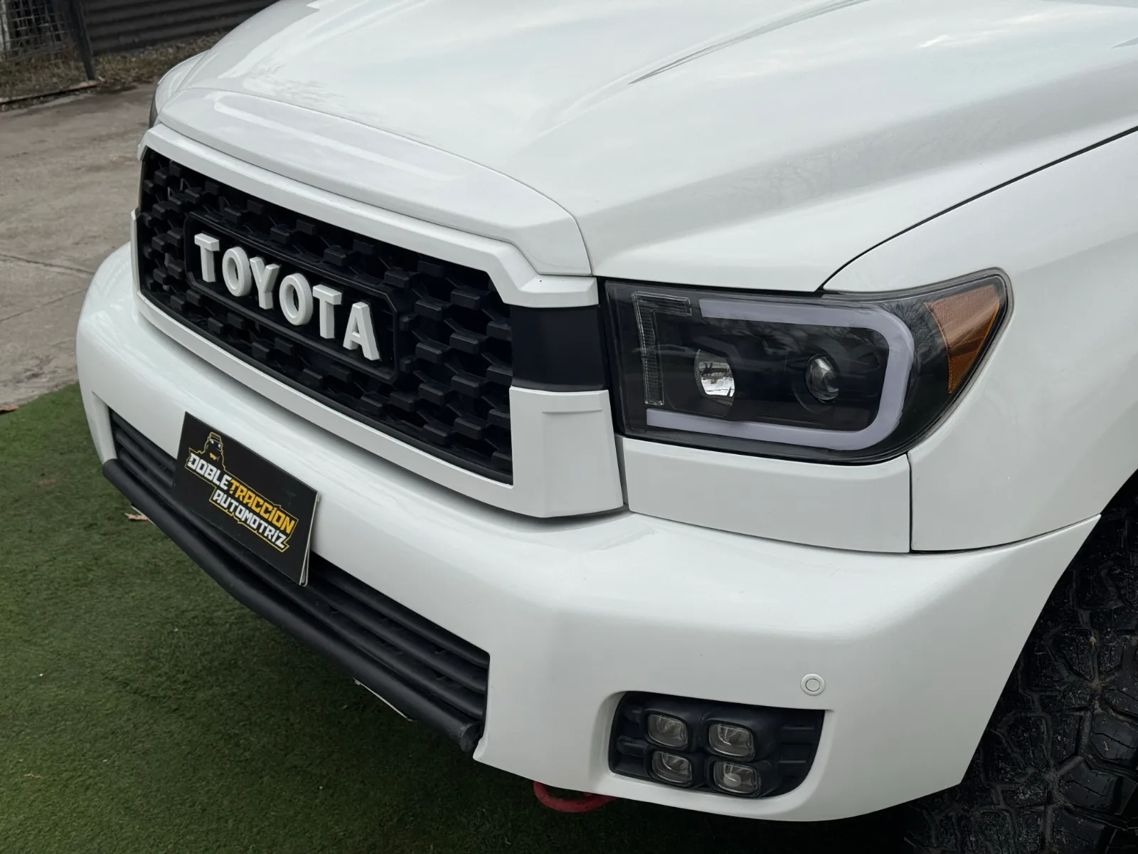 Toyota Sequoia — foto 4 de 17