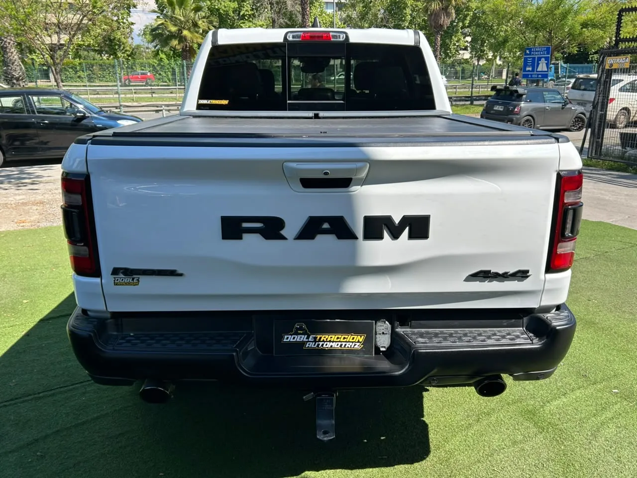 RAM 1500 Rebel Crew Dcab 4X4 5.7 Aut — foto 7 de 20