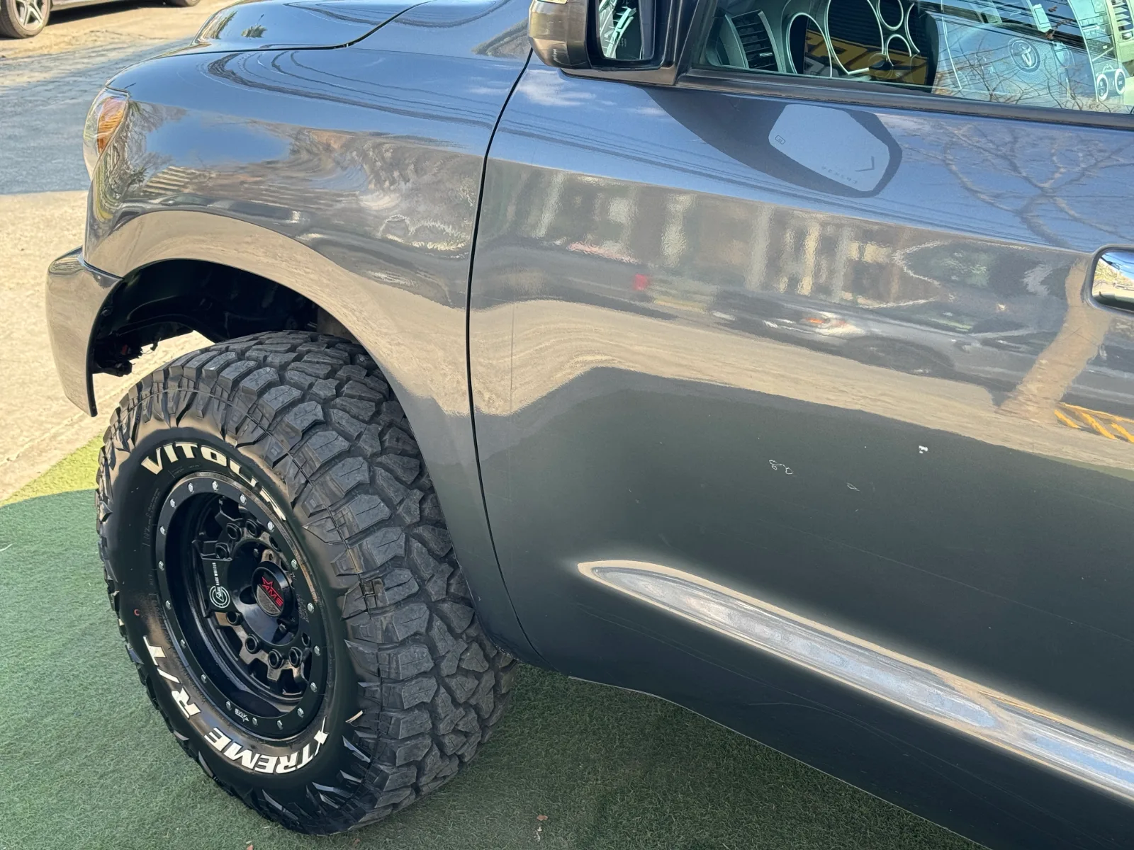 Toyota Sequoia — foto 11 de 17