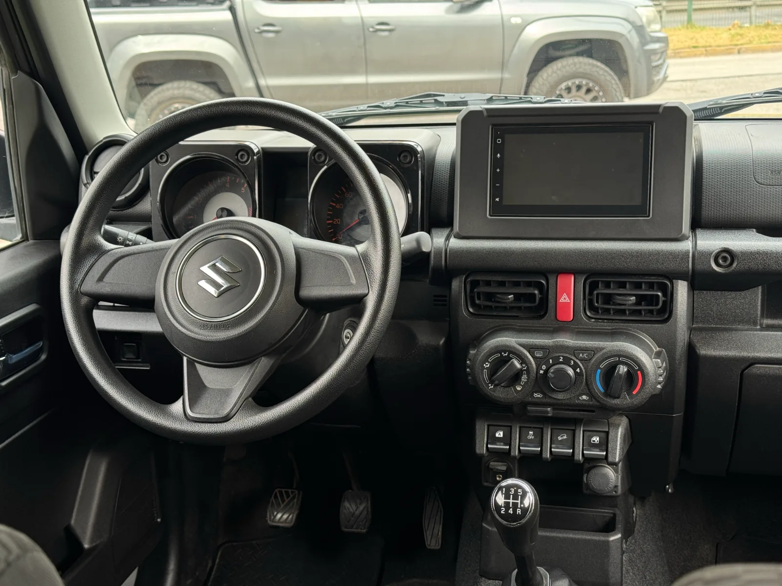 Suzuki Jimny — foto 14 de 15