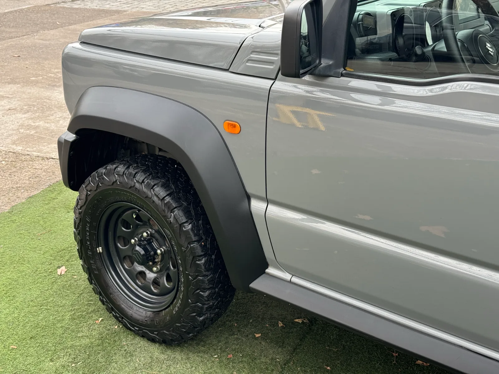 Suzuki Jimny — foto 5 de 15