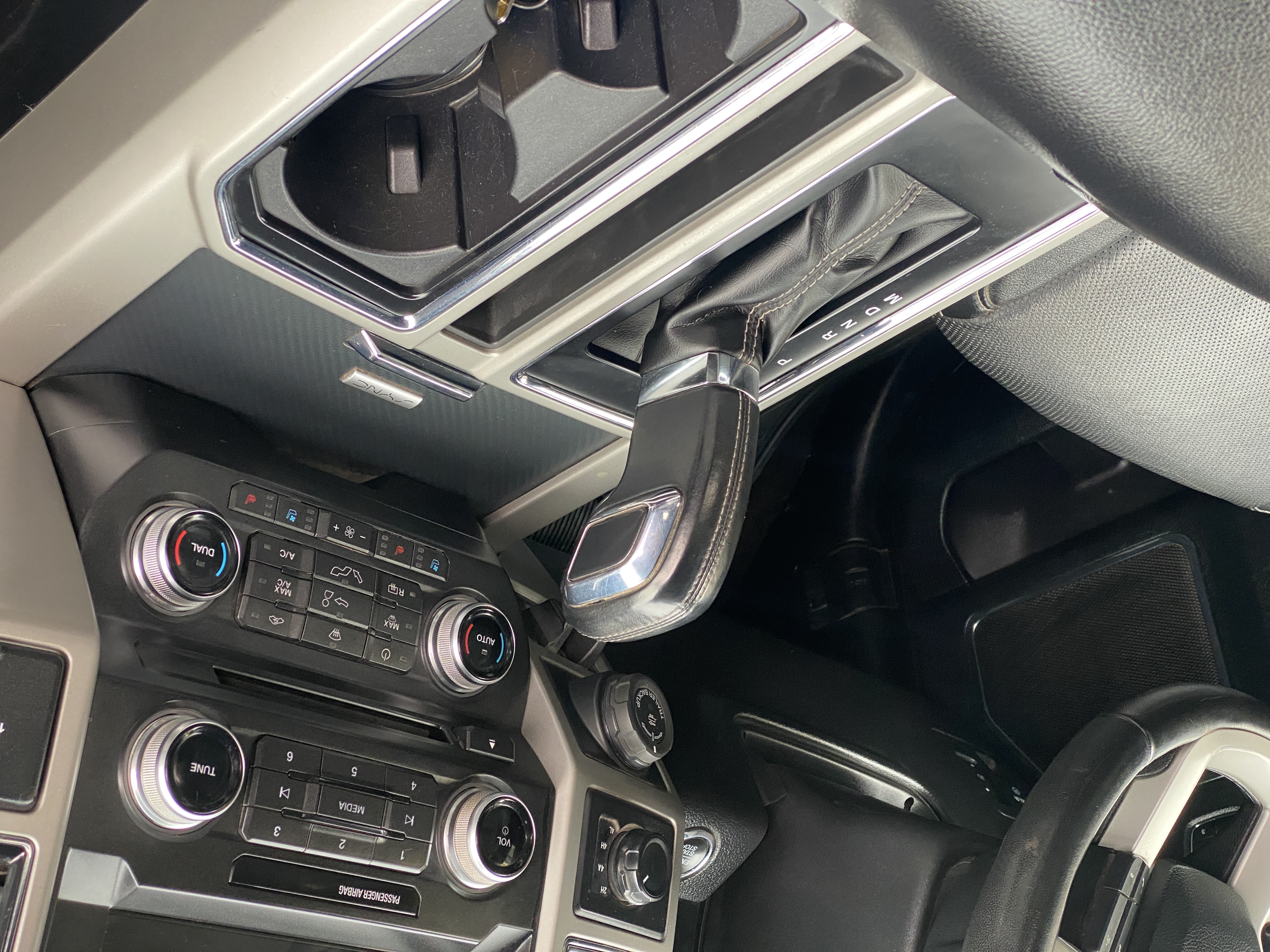 Ford F-150 Lariat Sport — foto 15 de 17