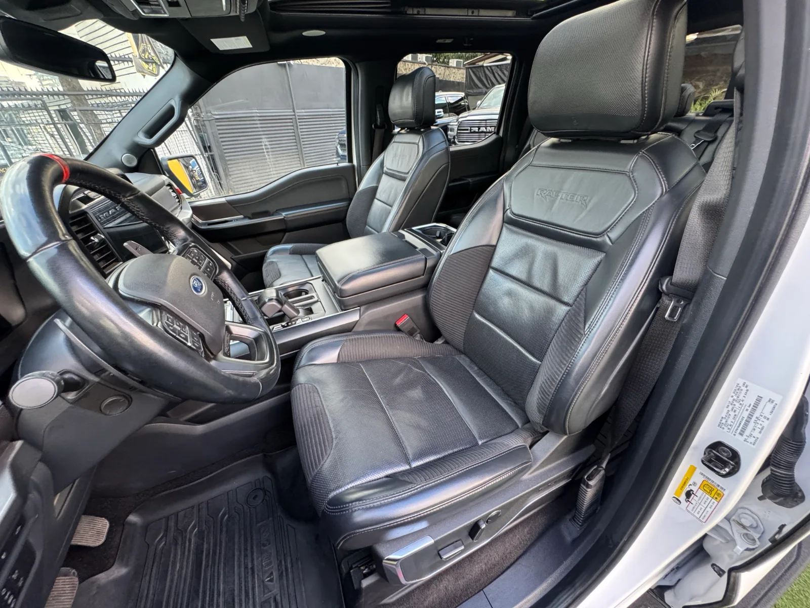 Ford F-150 Raptor — foto 15 de 20