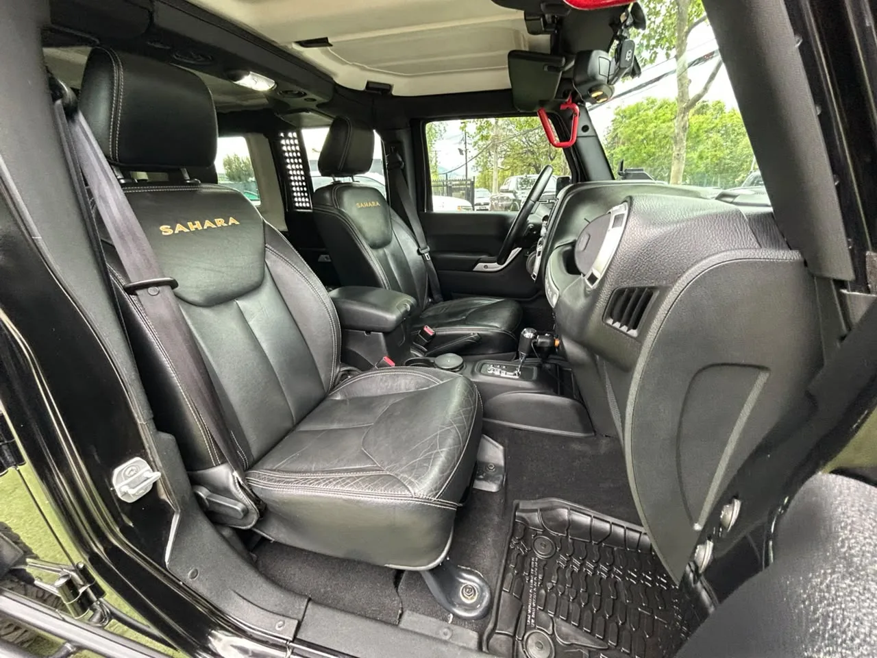 Jeep Wrangler Unltd Sahara — foto 18 de 18