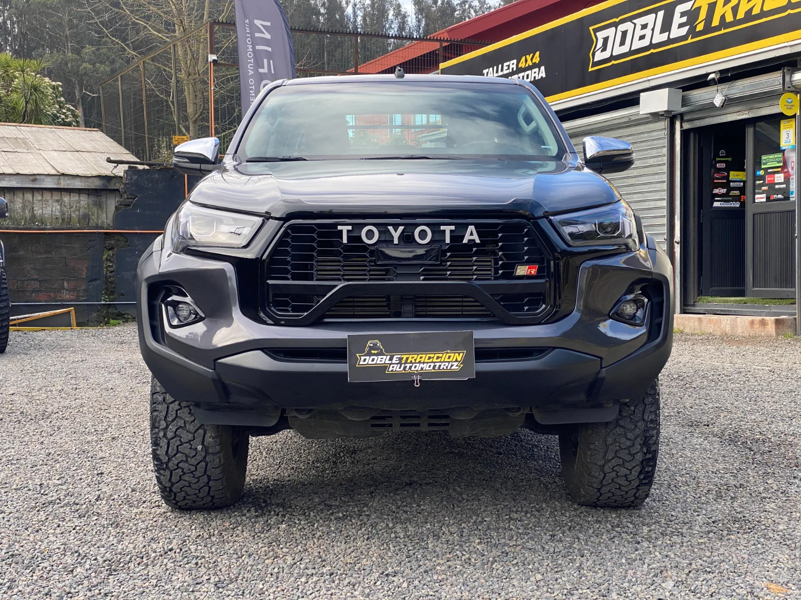 Toyota Hilux — foto 2 de 19