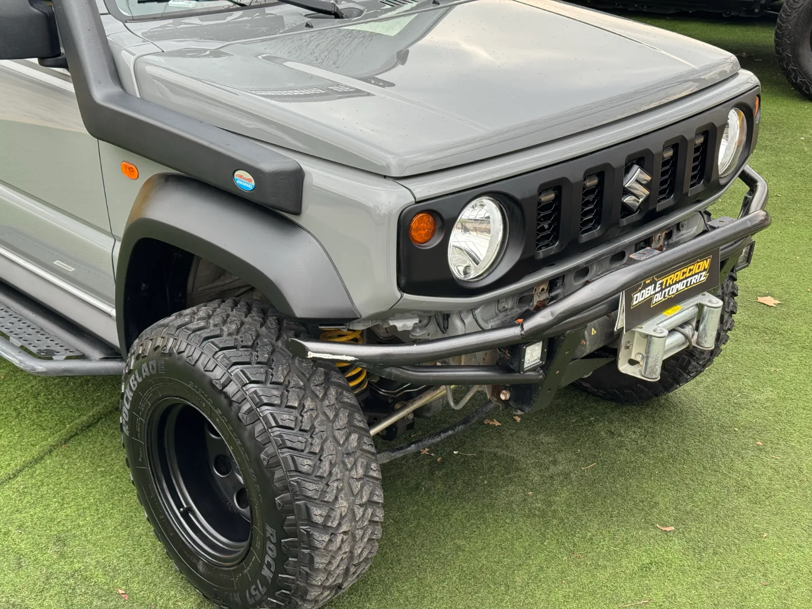 Suzuki Jimny — foto 4 de 15