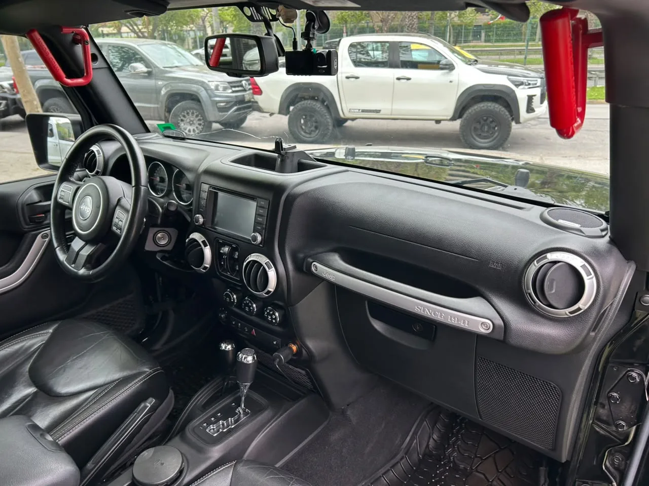 Jeep Wrangler Unltd Sahara — foto 16 de 18