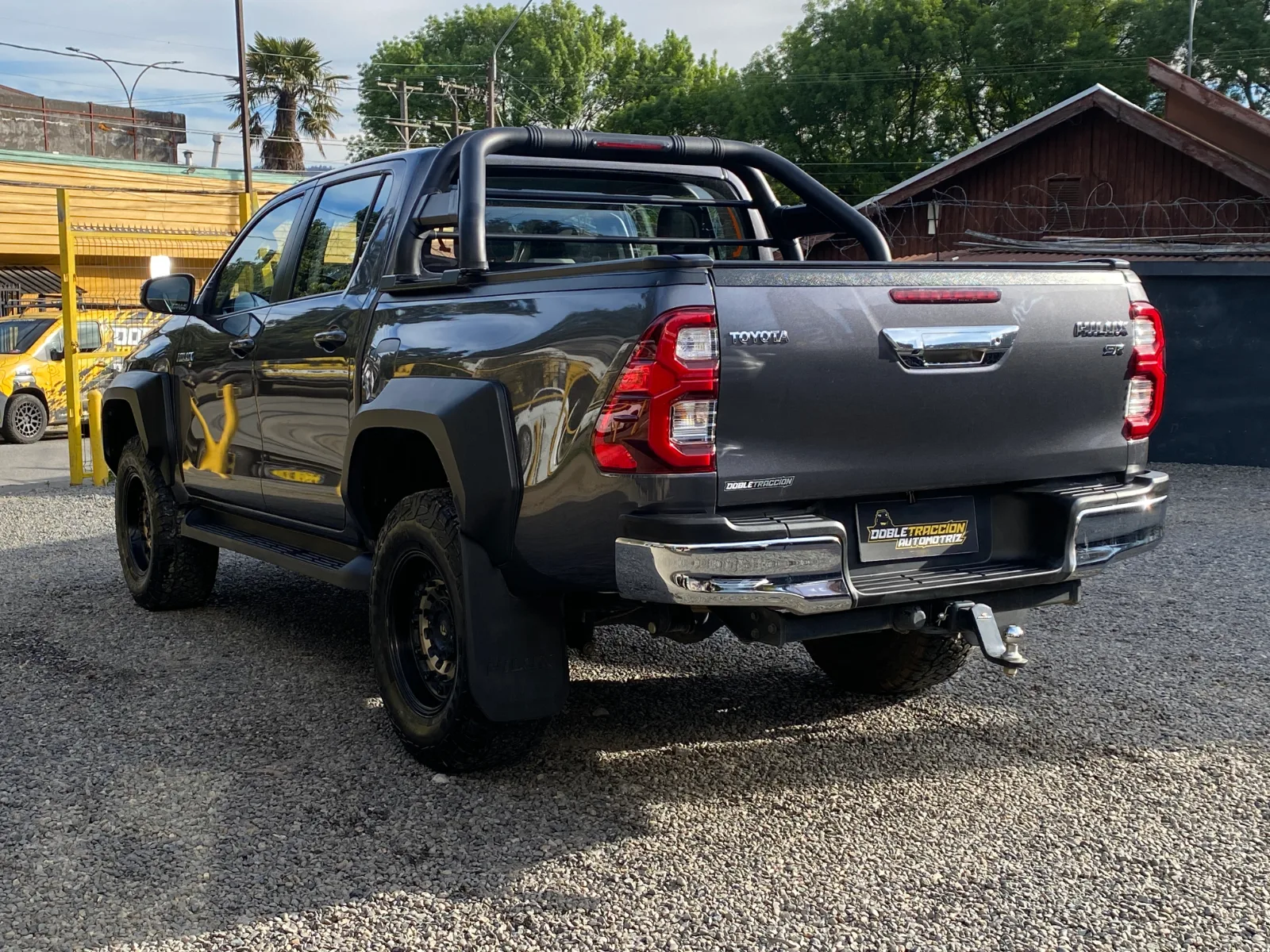 Toyota Hilux — foto 6 de 19