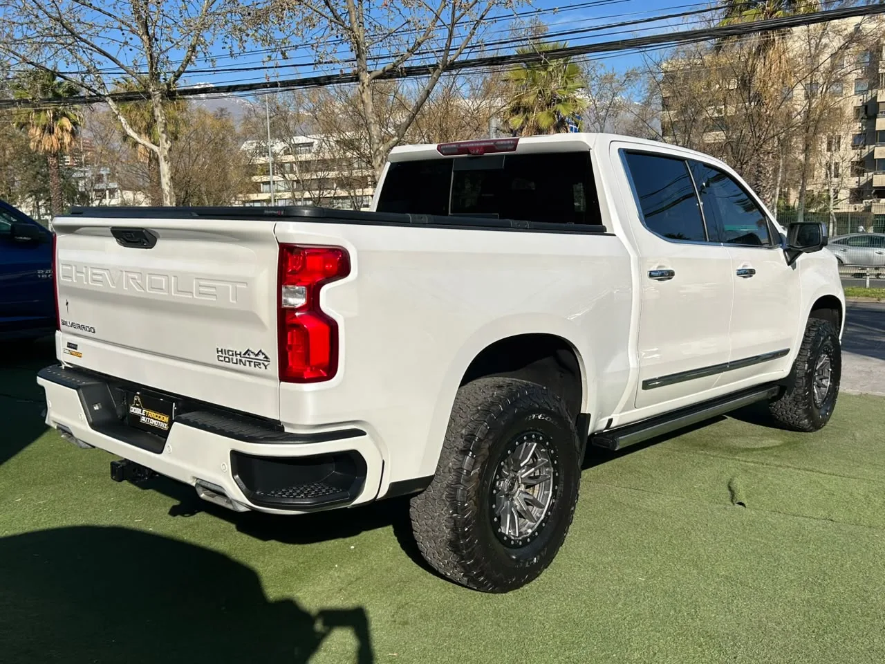 Chevrolet Silverado High Country — foto 9 de 18