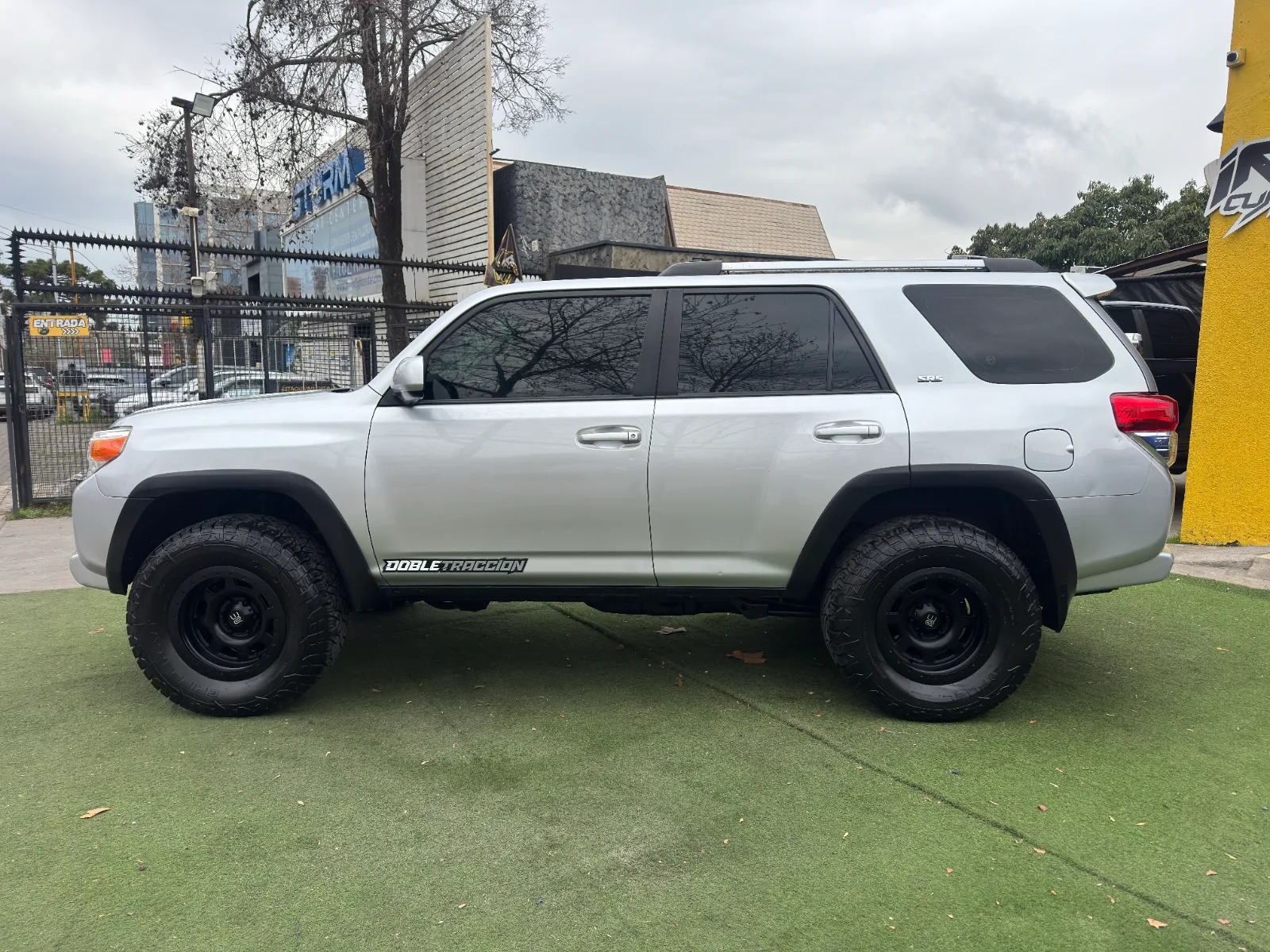 Toyota 4Runner Sr5 — foto 4 de 20