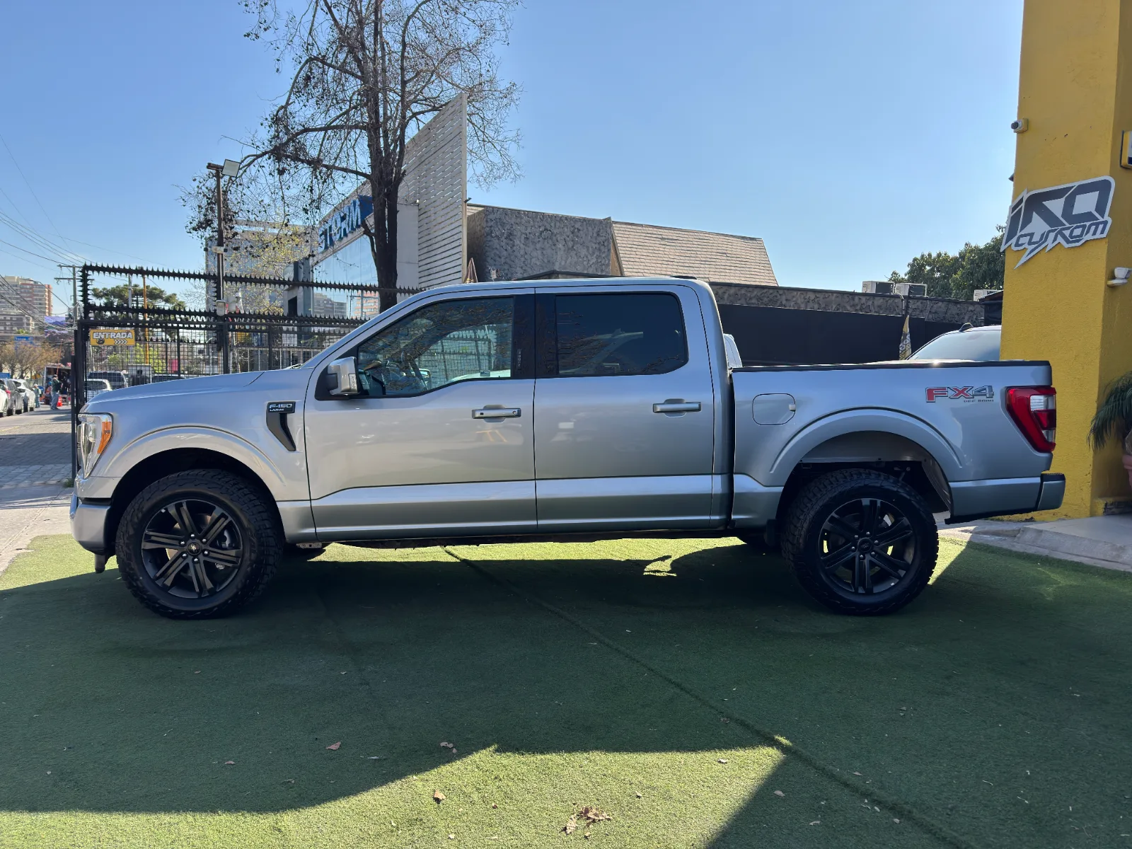 Ford F-150 Lariat Sport — foto 4 de 19