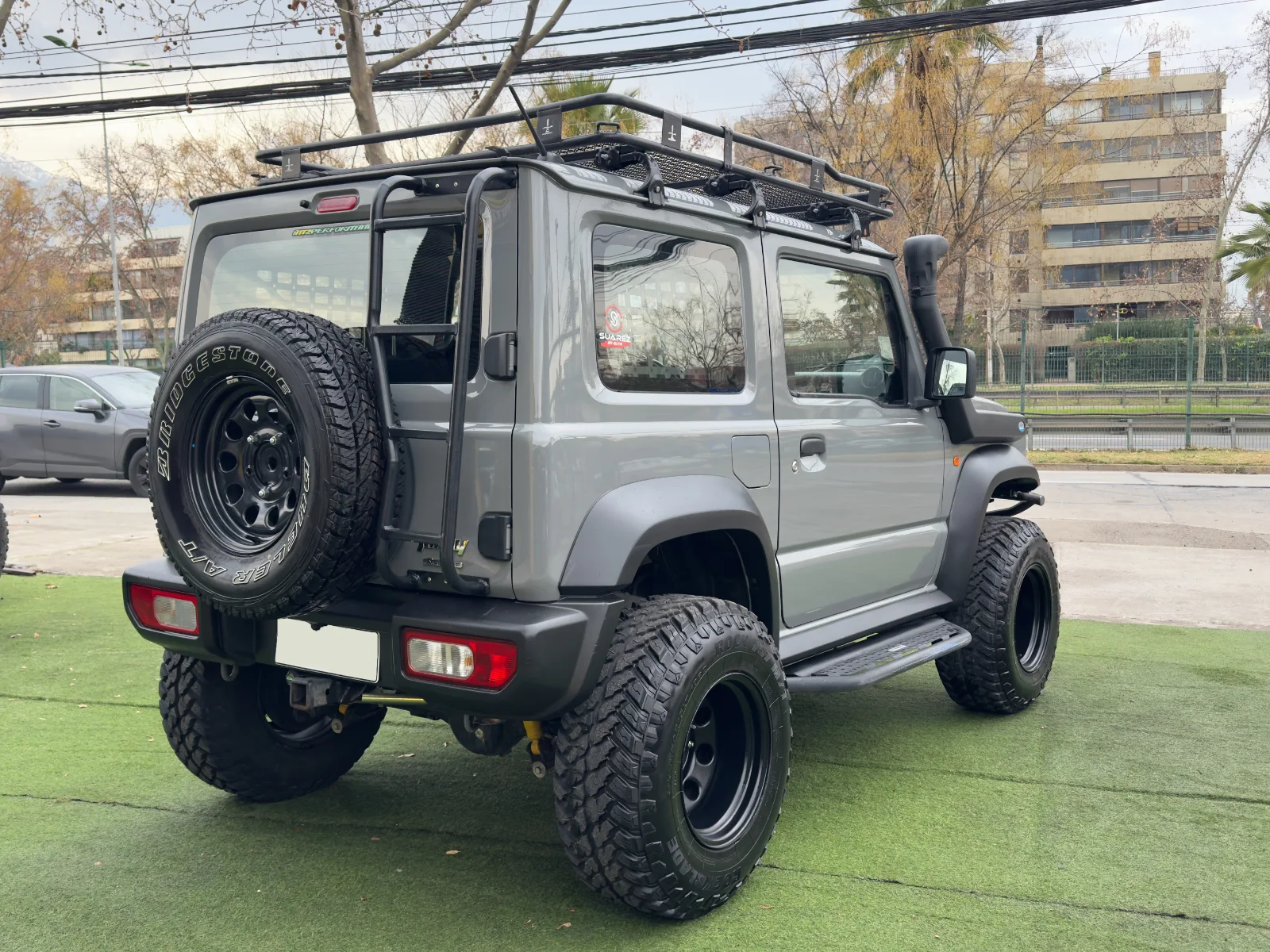 Suzuki Jimny — foto 9 de 15