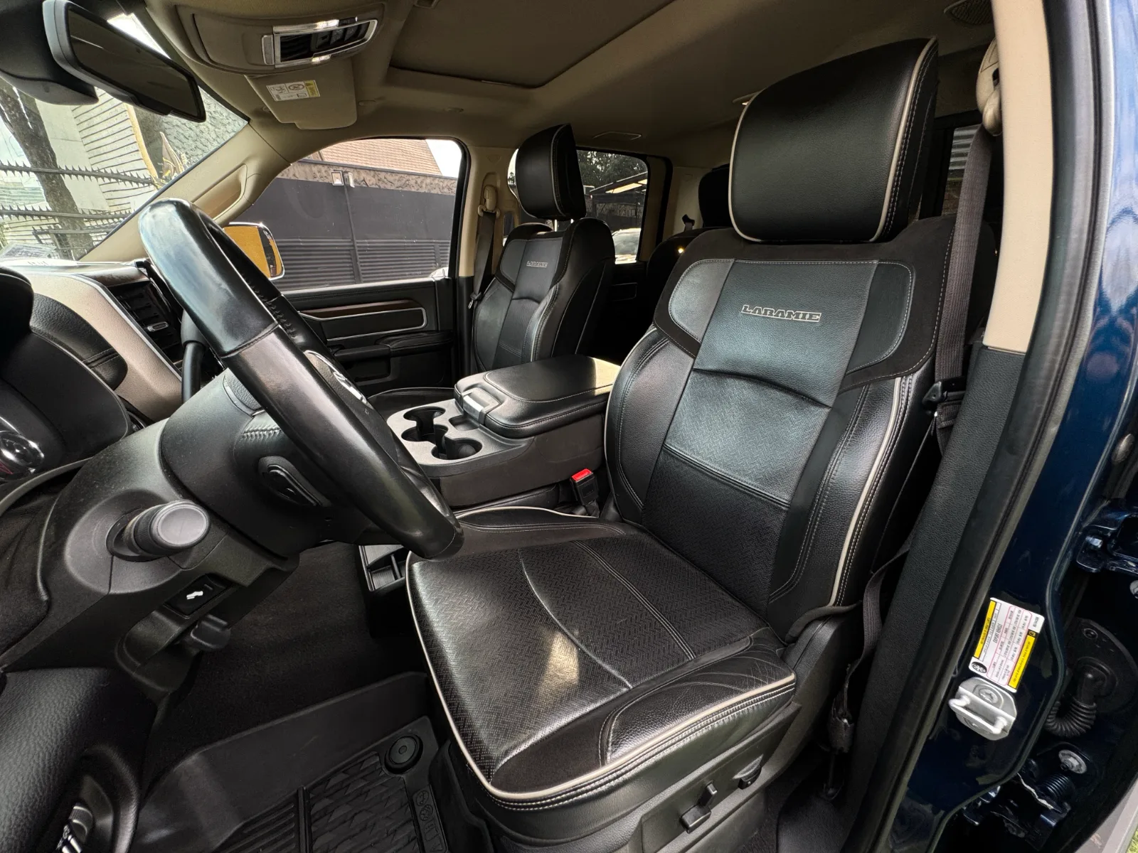 RAM 2500 Laramie — foto 16 de 20
