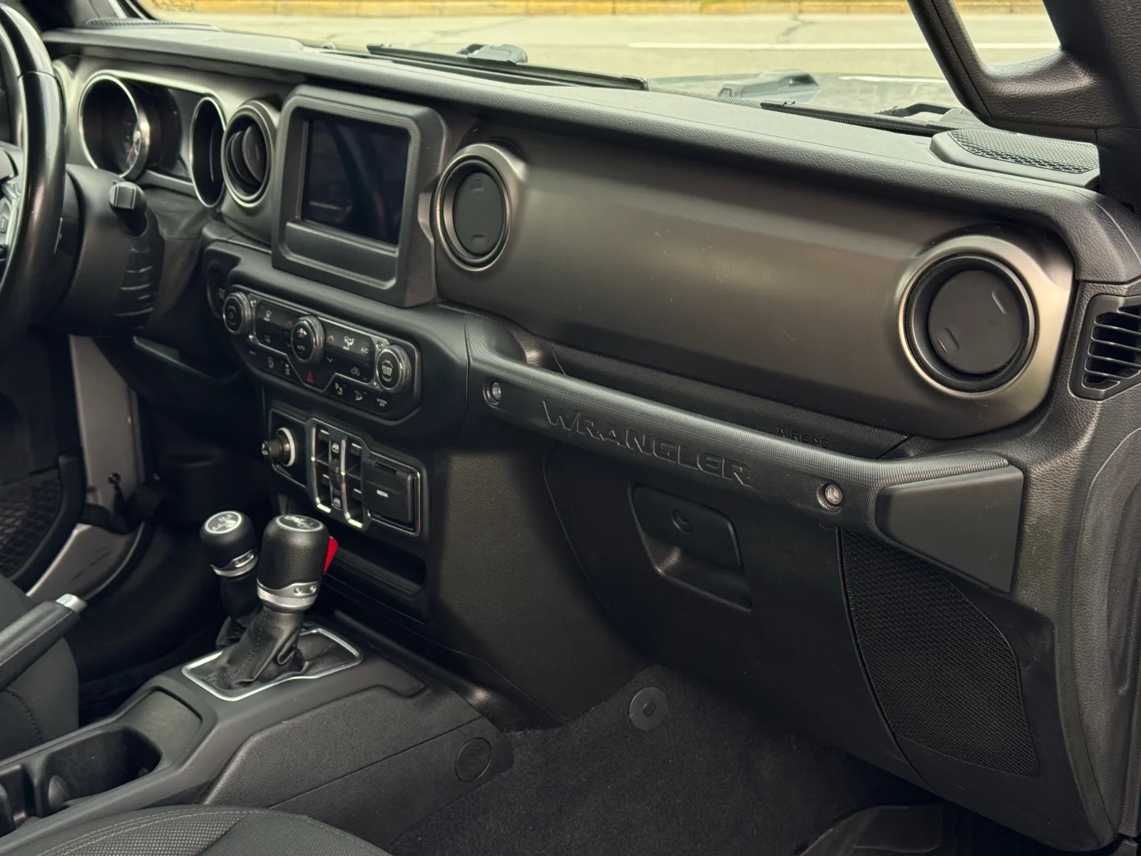 Jeep Wrangler Jlu Sport — foto 16 de 20