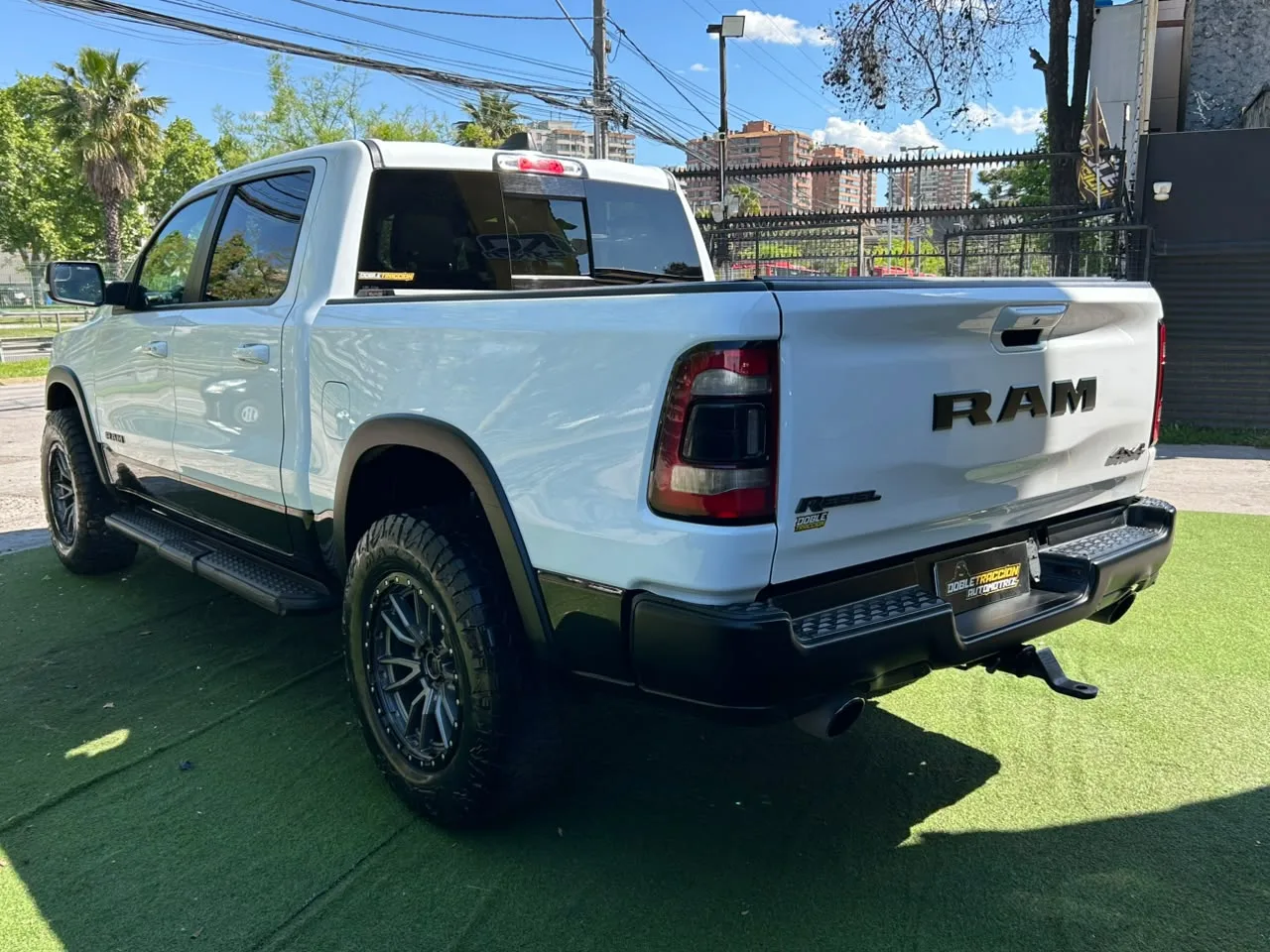 RAM 1500 Rebel Crew Dcab 4X4 5.7 Aut — foto 6 de 20