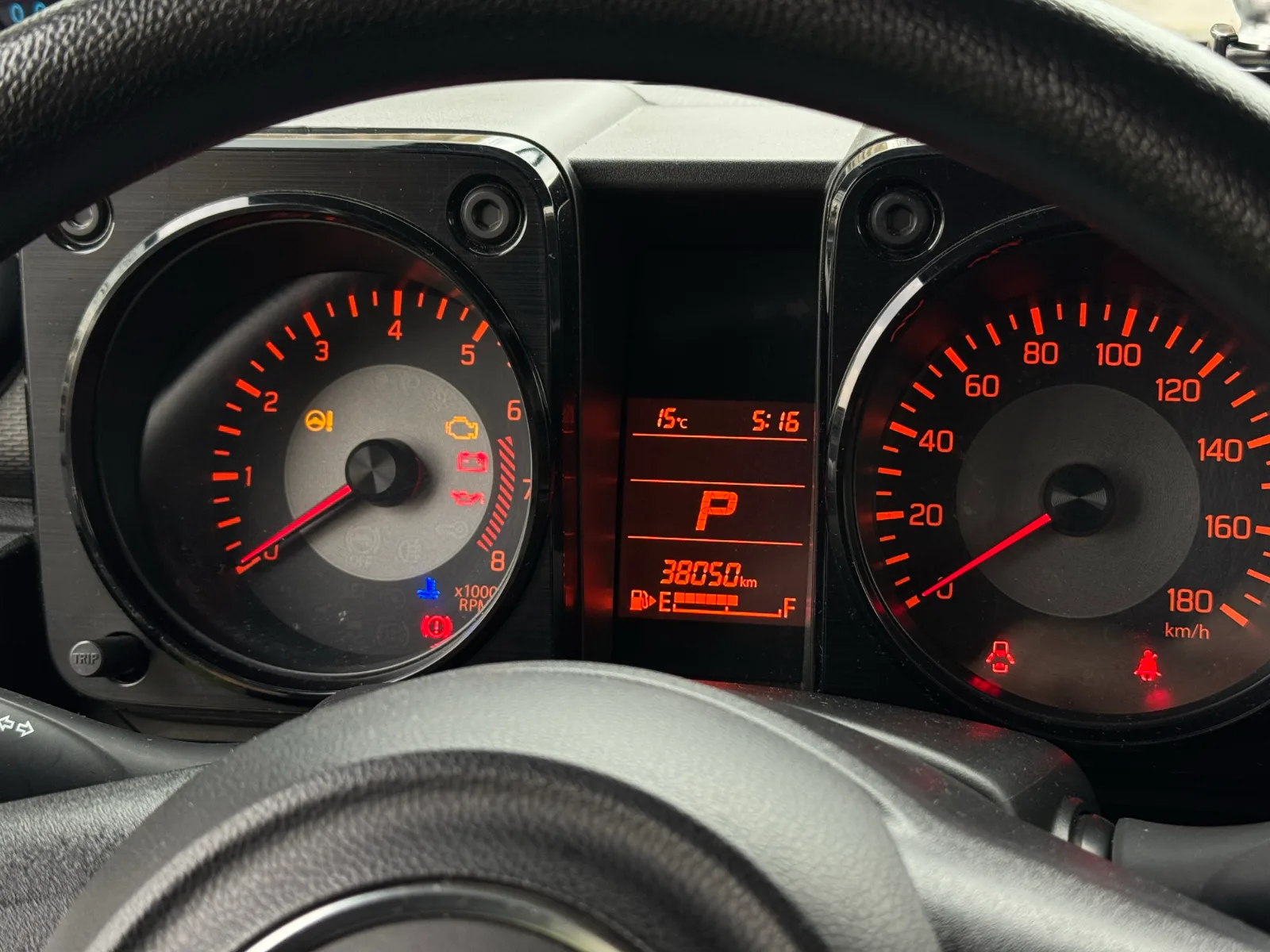 Suzuki Jimny — foto 12 de 15