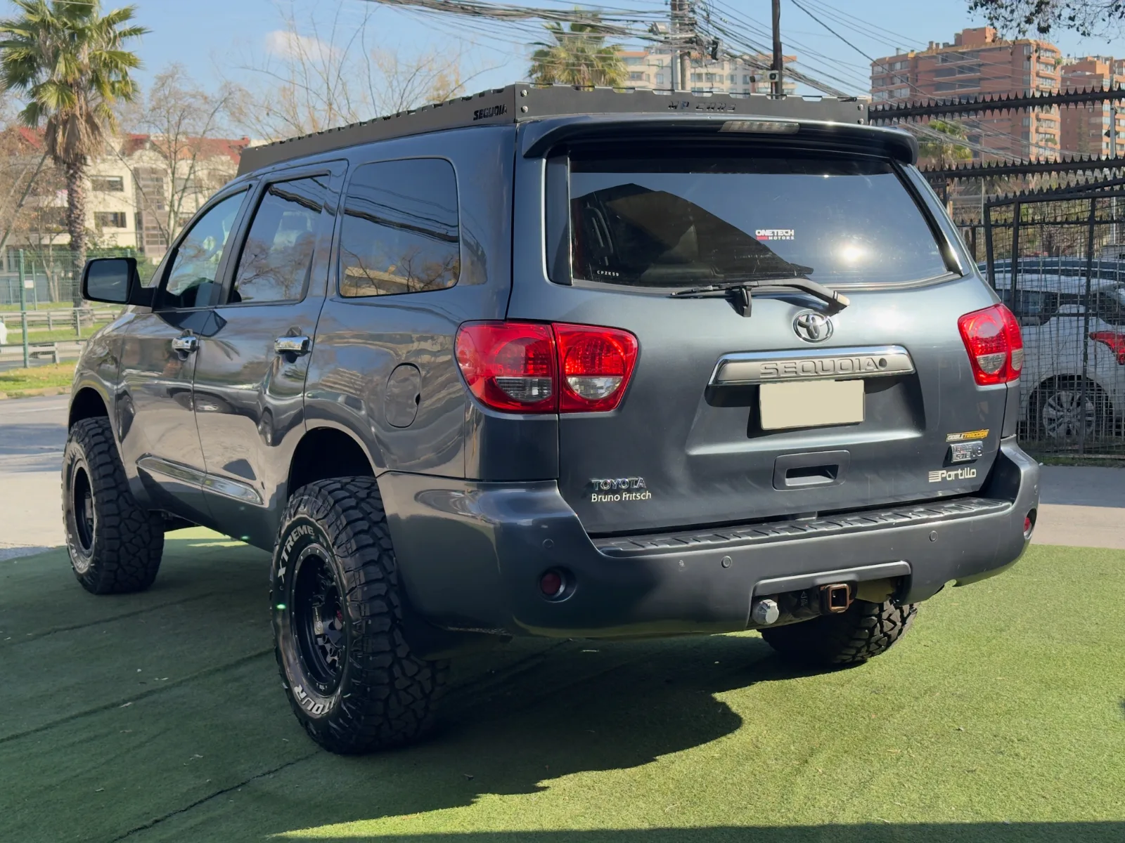 Toyota Sequoia — foto 8 de 17