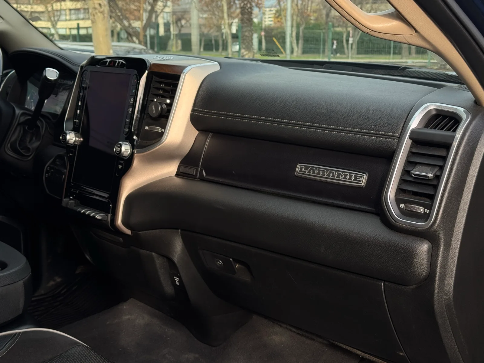 RAM 2500 Laramie — foto 18 de 20