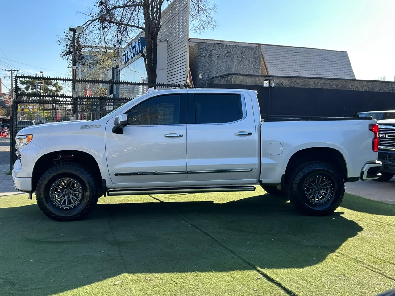 Chevrolet Silverado High Country — foto 5 de 18