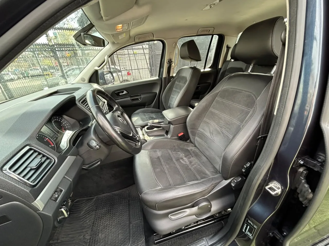Volkswagen Amarok Highline — foto 12 de 14