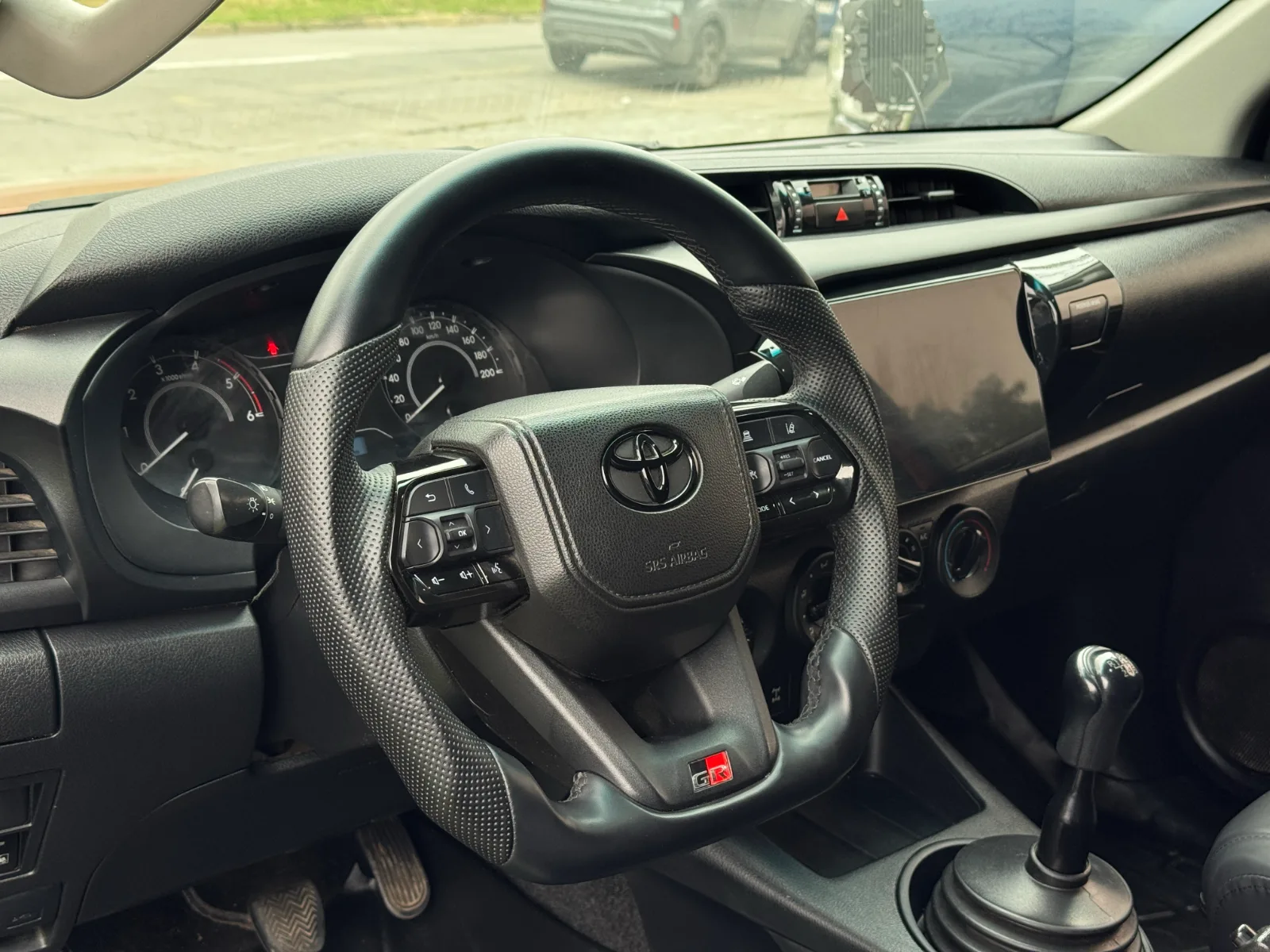 Toyota Hilux — foto 11 de 17