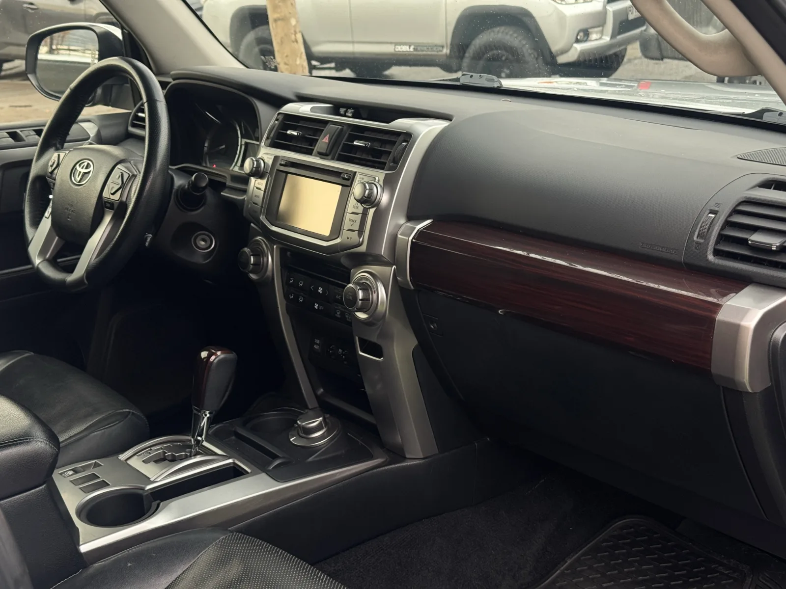 Toyota 4Runner — foto 15 de 17