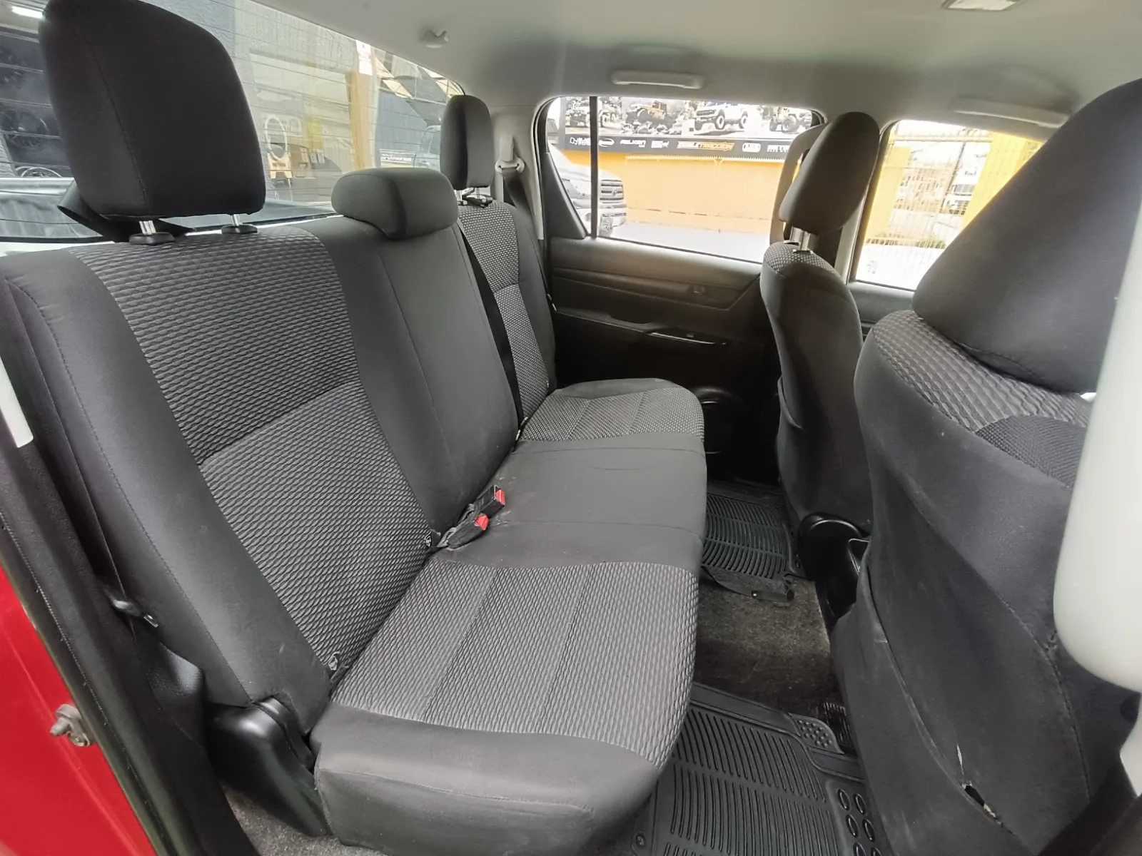 Toyota Hilux — foto 15 de 16