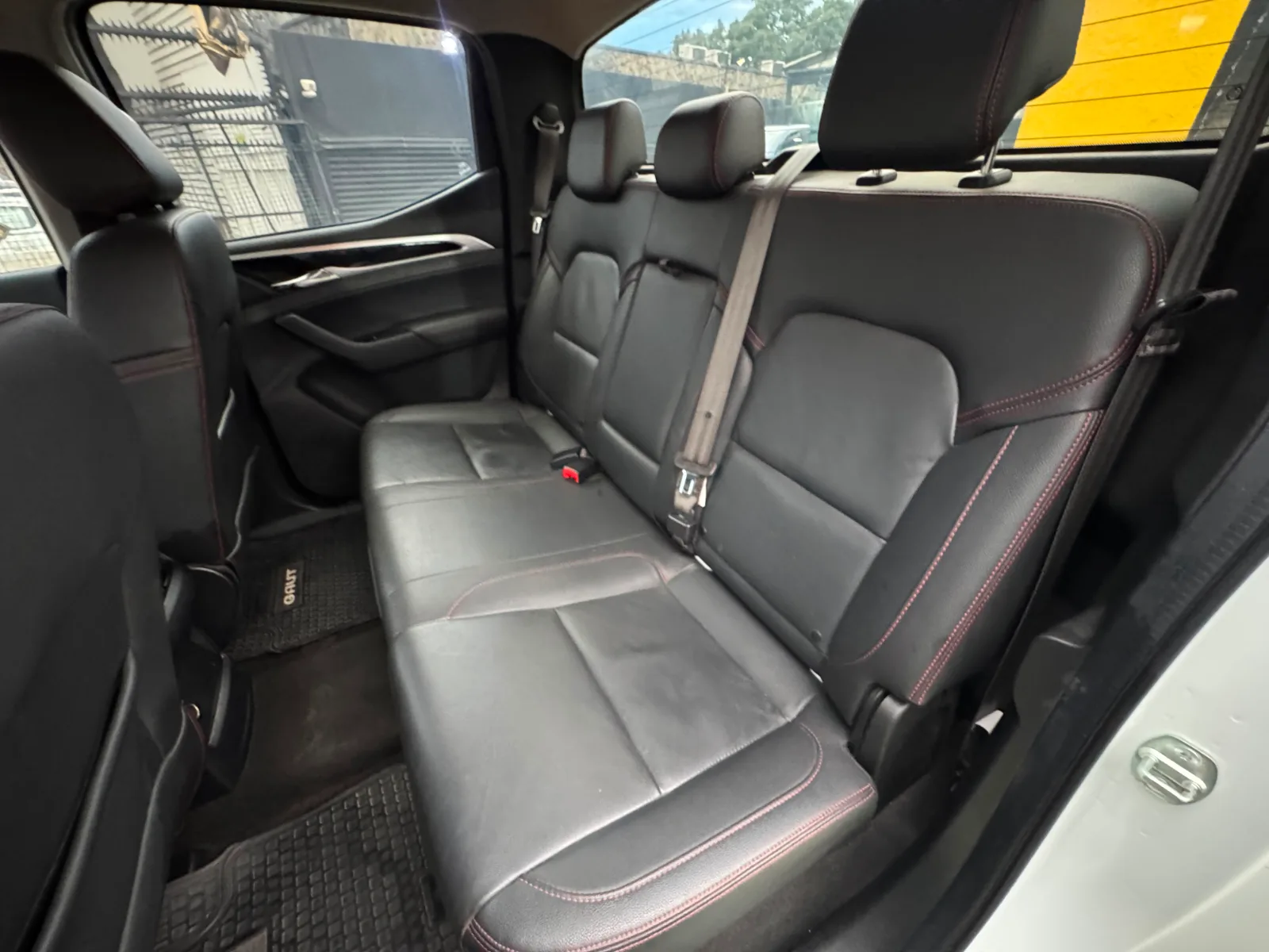 Maxus T60 — foto 16 de 18
