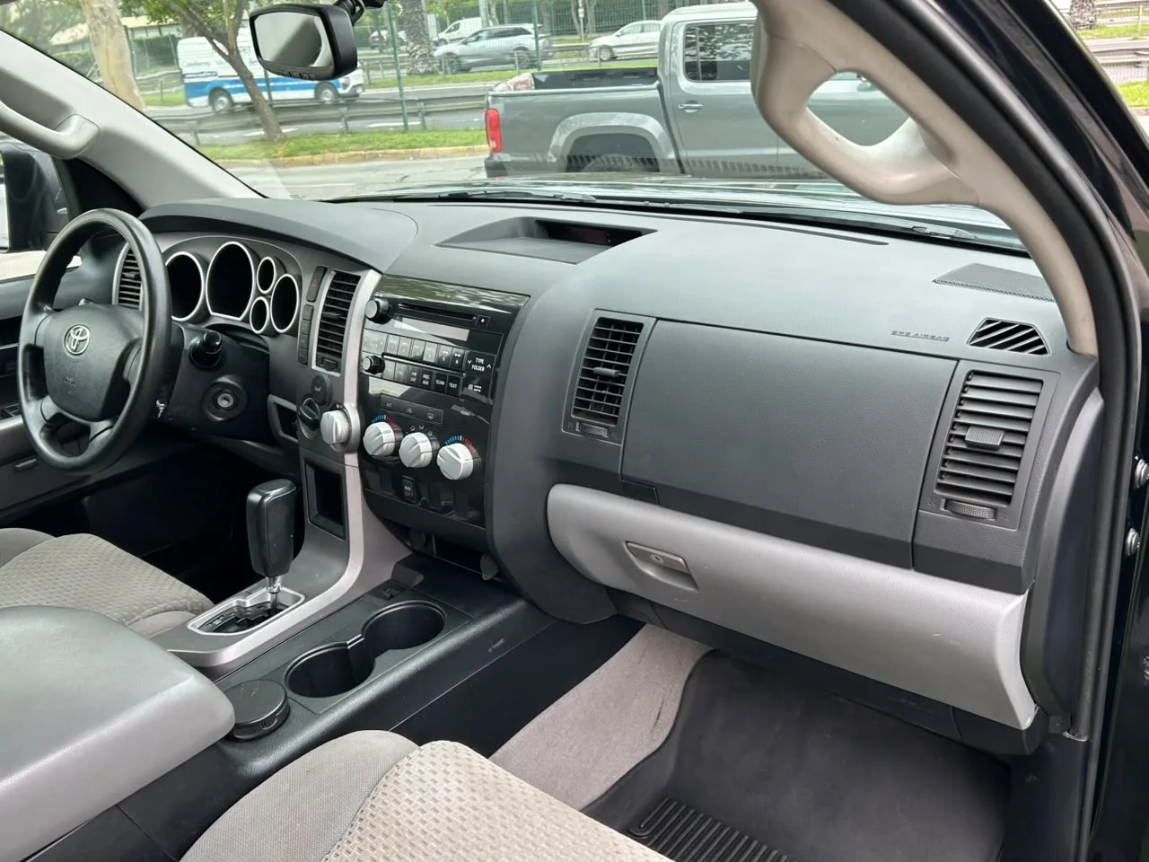 Toyota Tundra — foto 16 de 19
