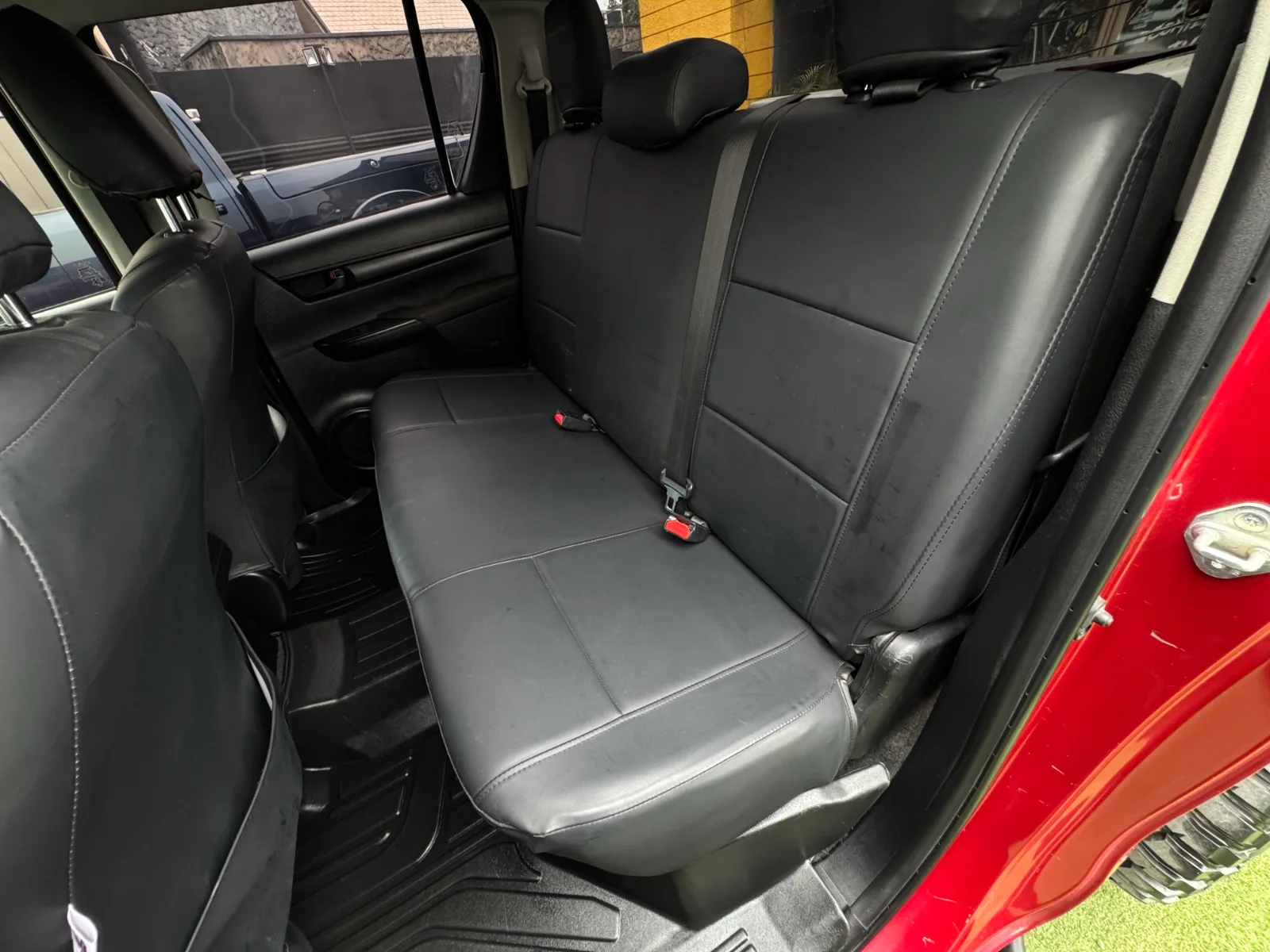 Toyota Hilux — foto 14 de 17