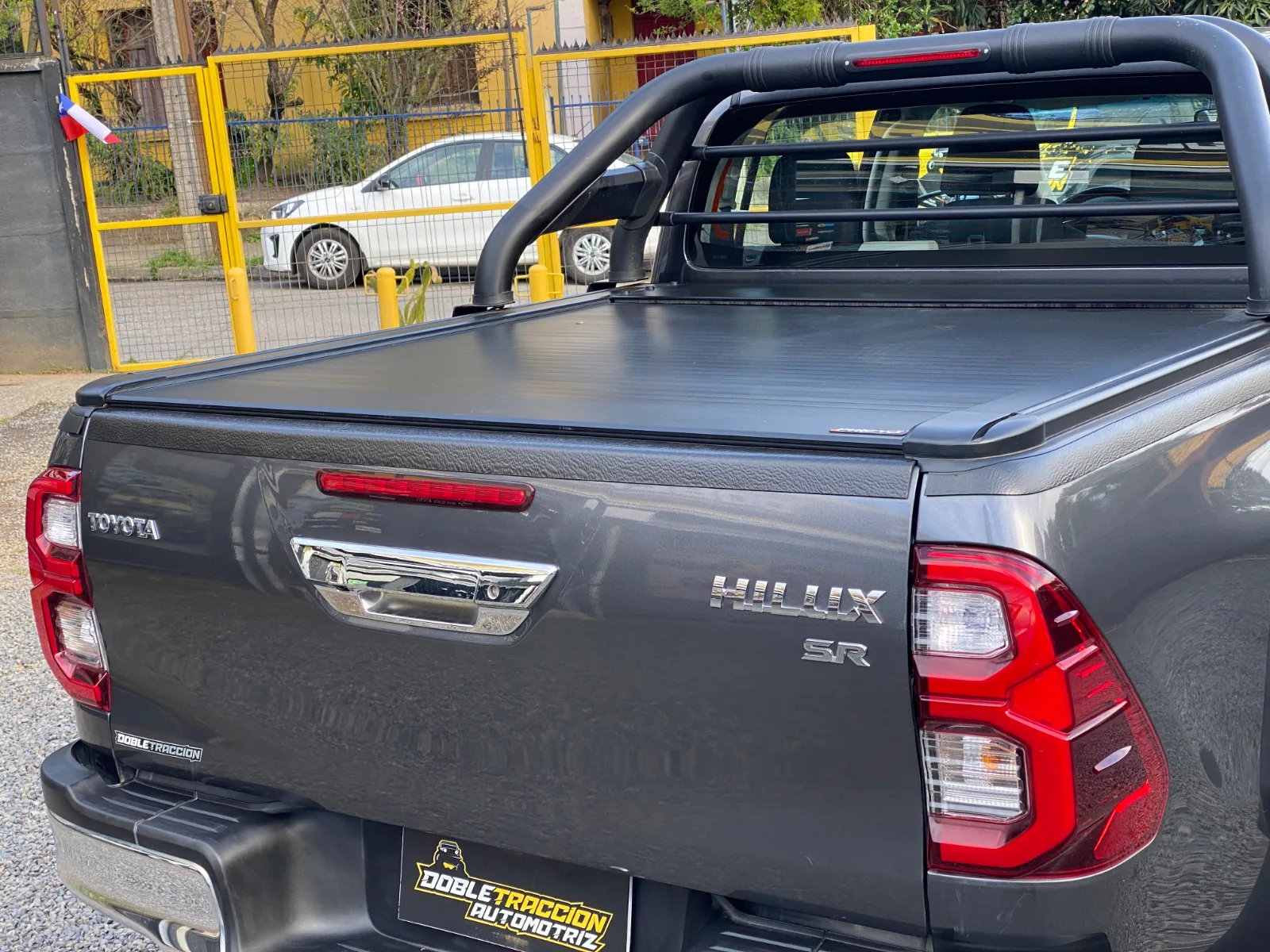 Toyota Hilux — foto 8 de 19