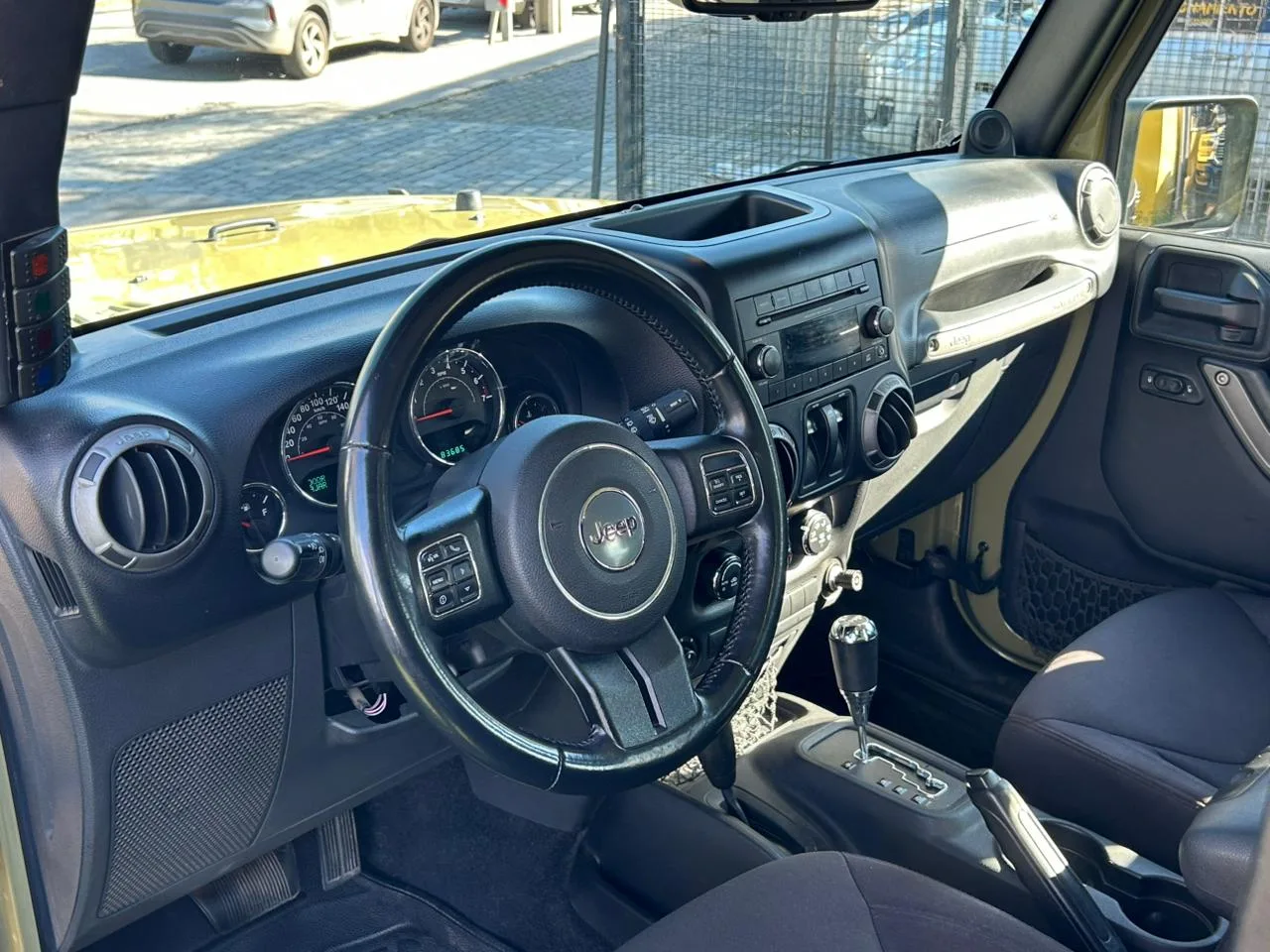 Jeep Wrangler Sport — foto 12 de 16