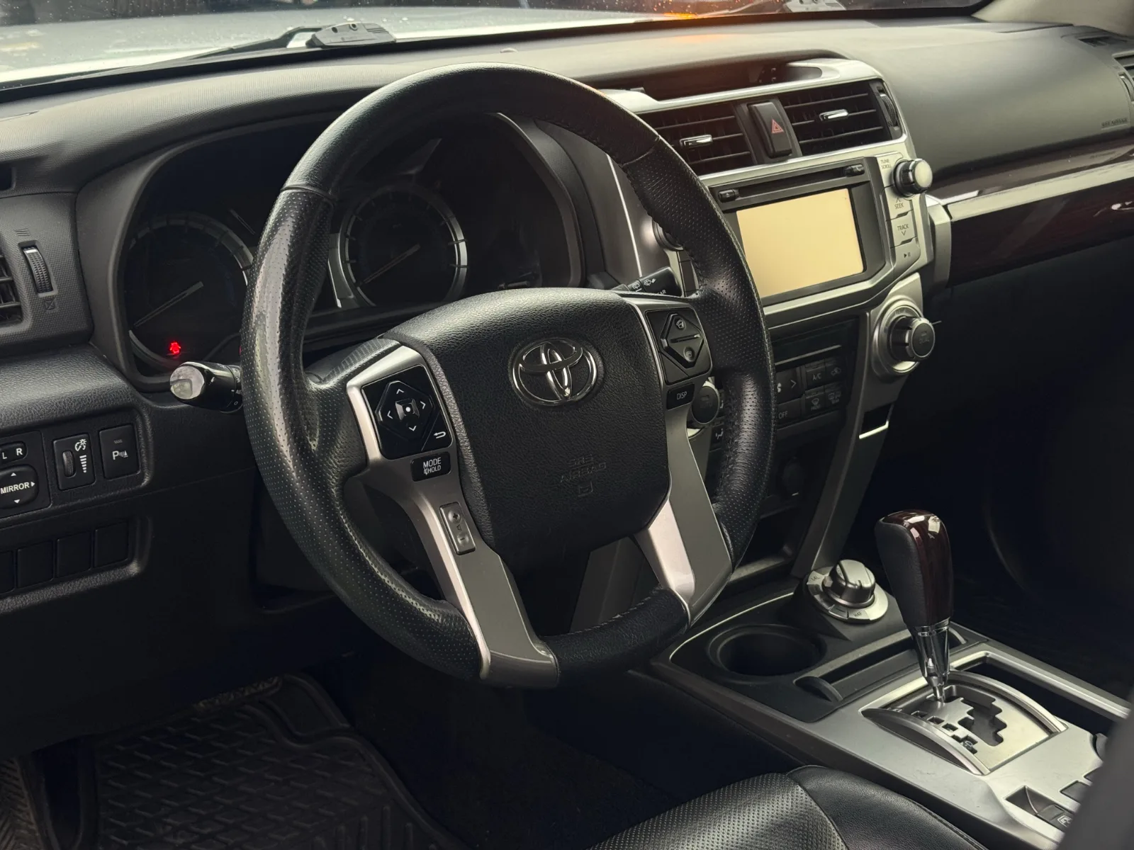 Toyota 4Runner — foto 11 de 17