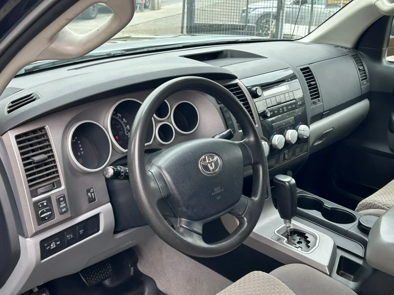 Toyota Tundra — foto 12 de 19