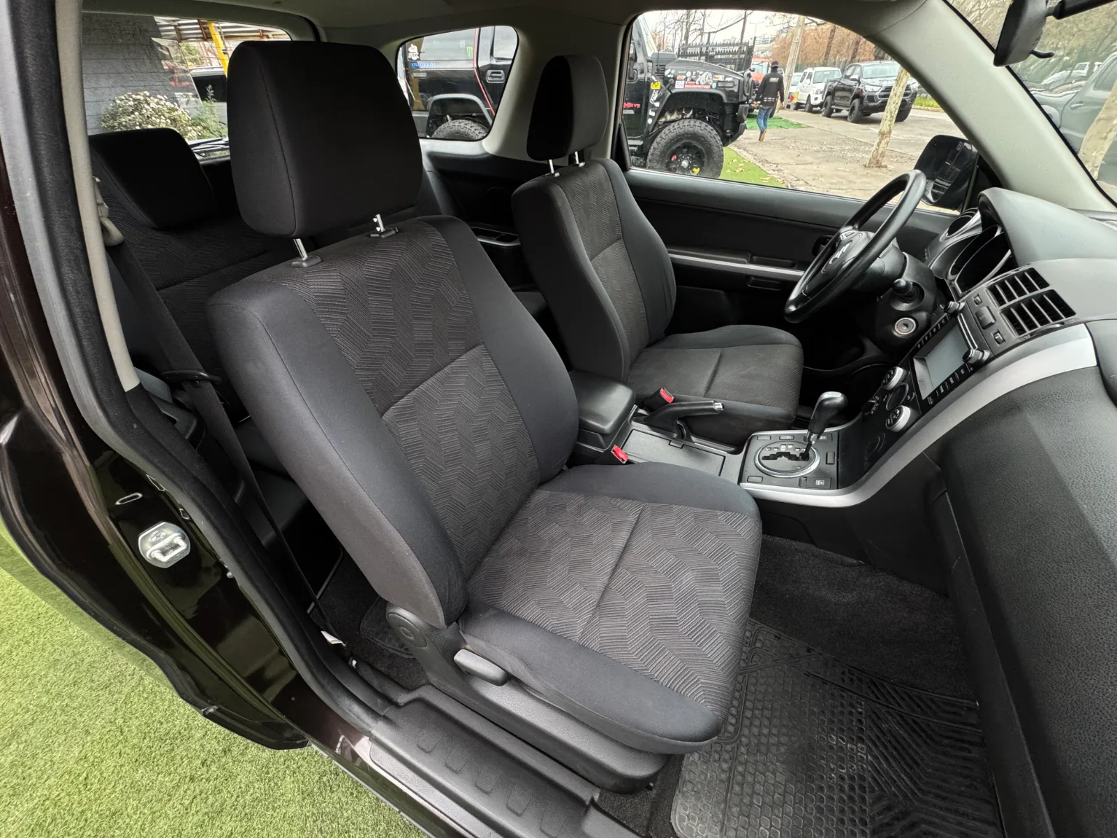 Suzuki Grand Vitara — foto 17 de 20