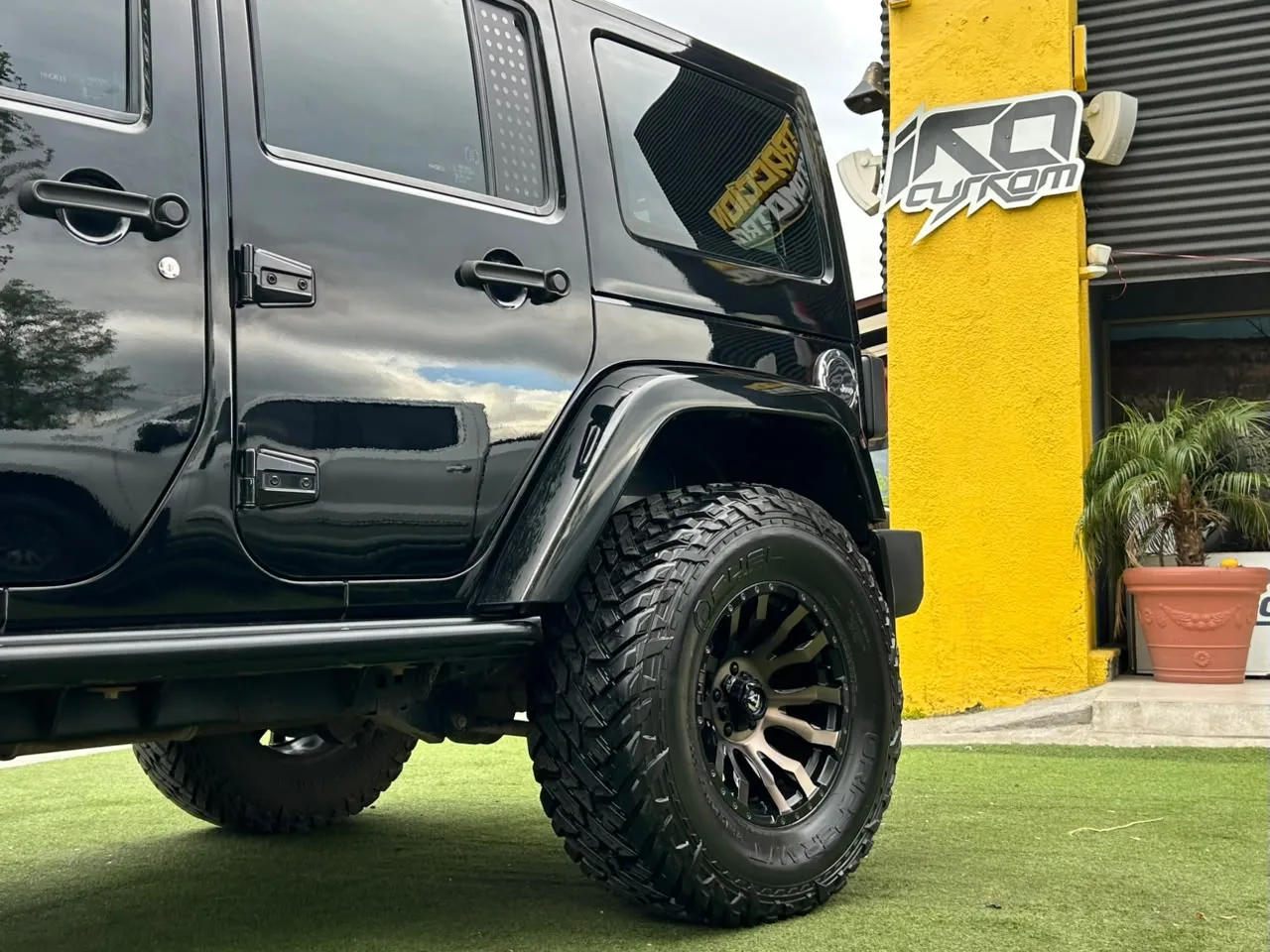 Jeep Wrangler Unltd Sahara — foto 11 de 18