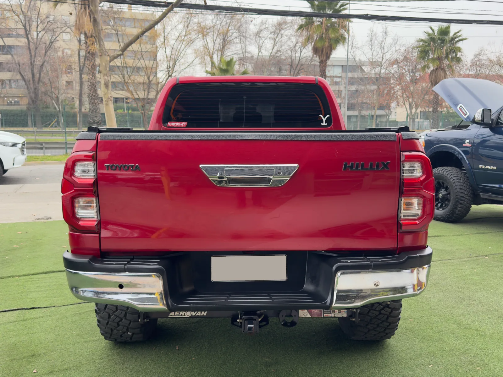 Toyota Hilux — foto 7 de 17
