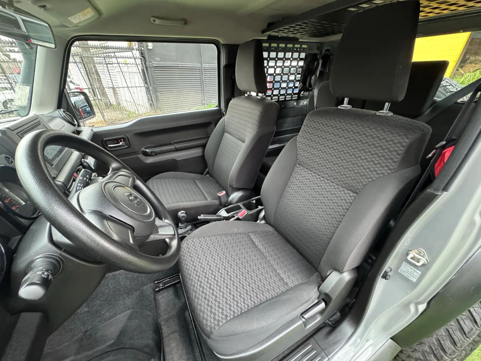 Suzuki Jimny — foto 13 de 15