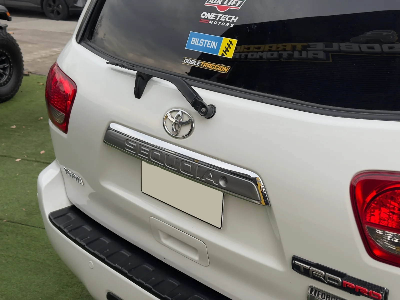 Toyota Sequoia — foto 9 de 17